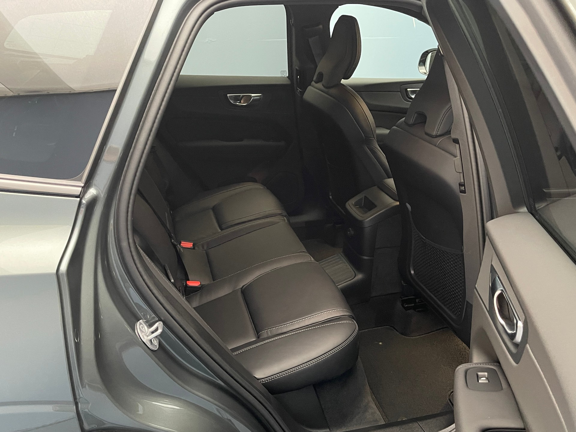 VOLVO XC60 2.0 T6 TE Ultra Dark eAWD-image-8