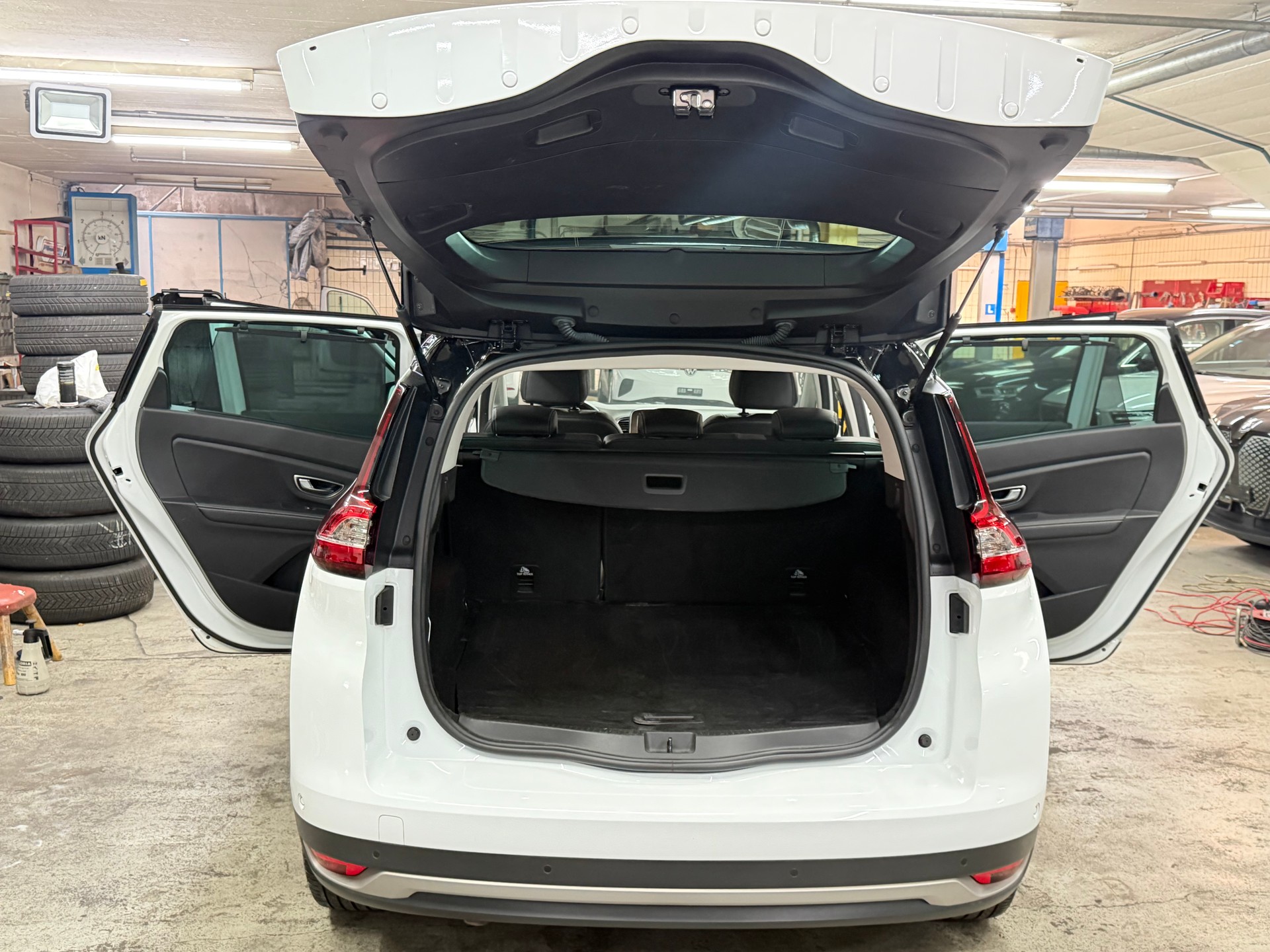 RENAULT Grand Scénic 1.3 16V Turbo Intens EDC-image-10