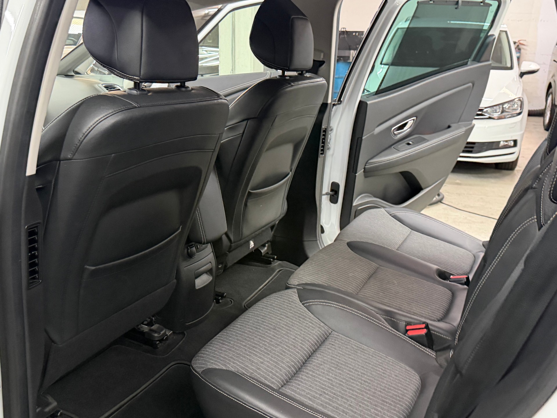 RENAULT Grand Scénic 1.3 16V Turbo Intens EDC-image-9