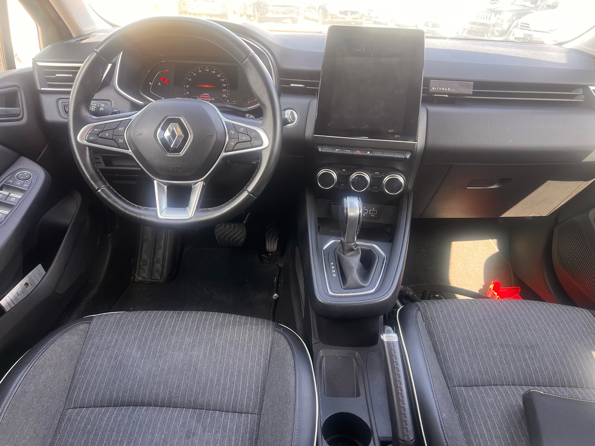 RENAULT Clio 1.3 Intens EDC-image-6