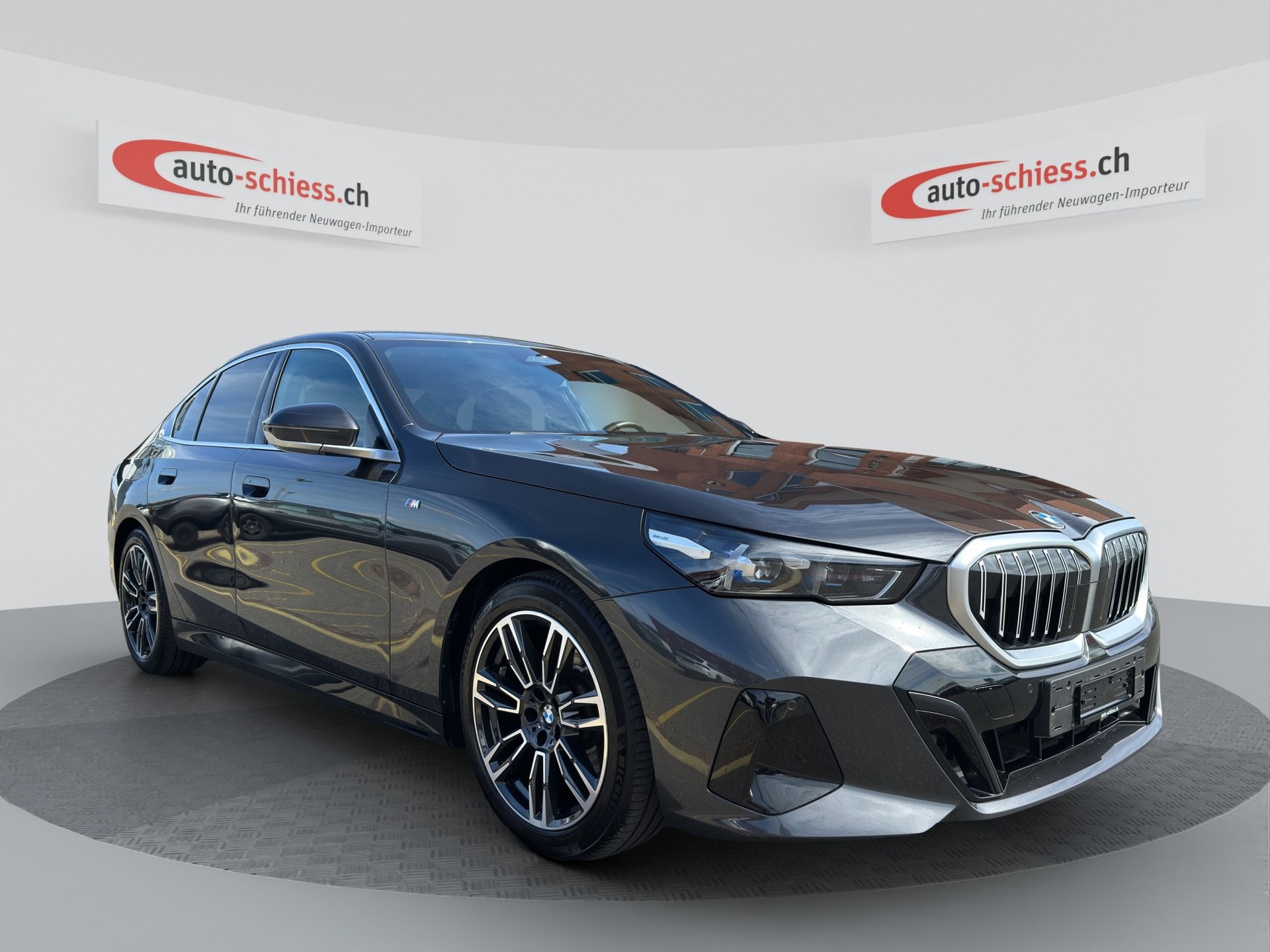 BMW 520d 48V M Sport Steptronic-image-0