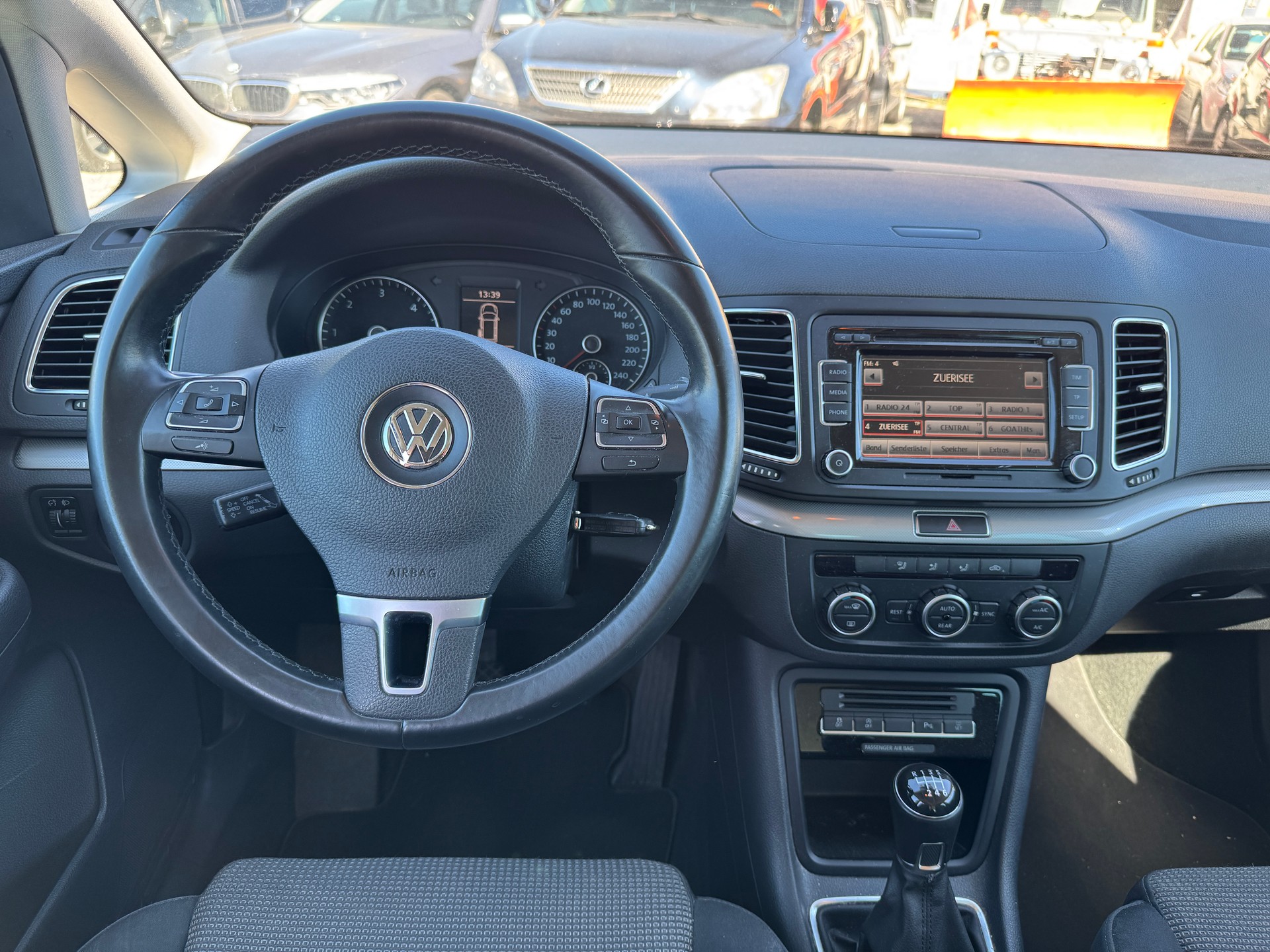 VW Sharan 2.0 TDI BlueMotion Technology Trendline-image-8