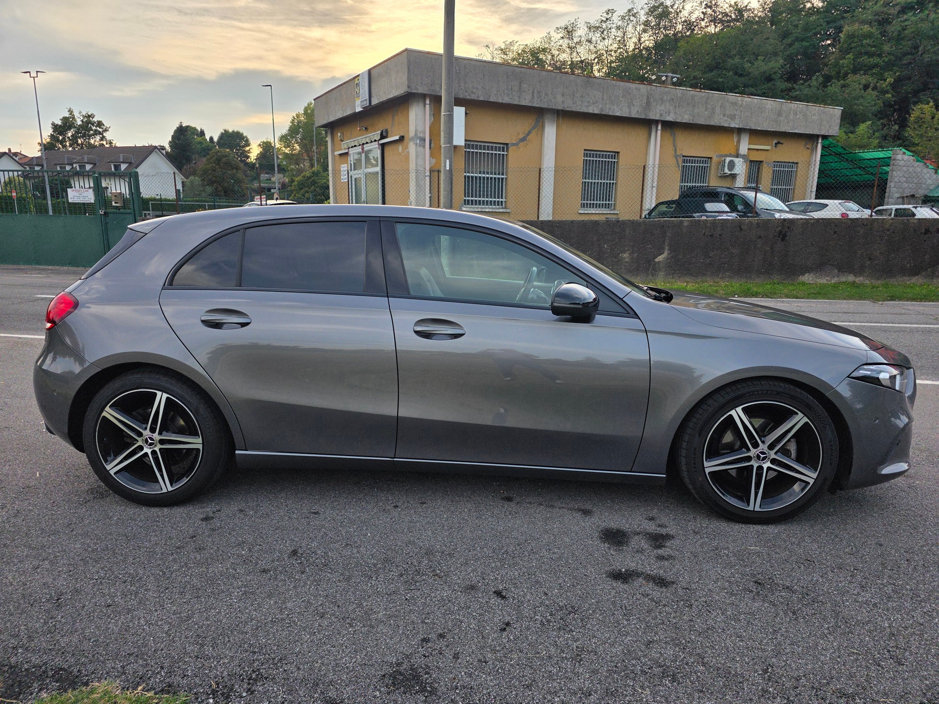 MERCEDES-BENZ A 180 Edition-image-2