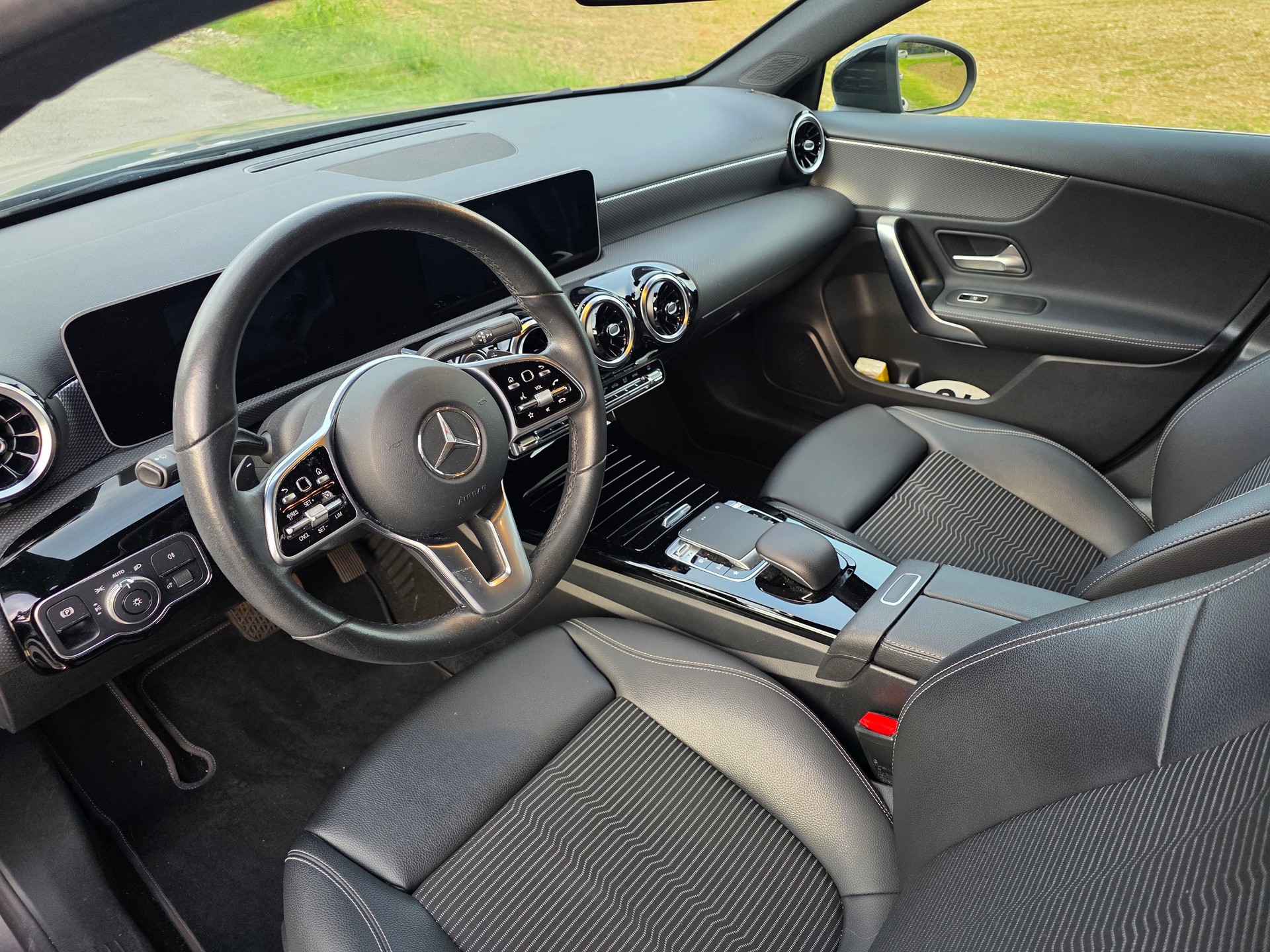 MERCEDES-BENZ A 180 Edition-image-4
