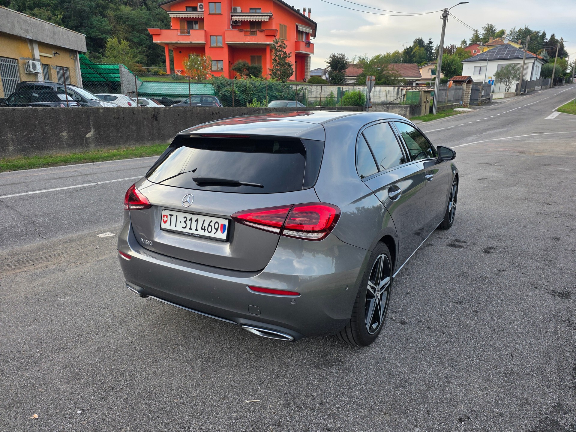 MERCEDES-BENZ A 180 Edition-image-3