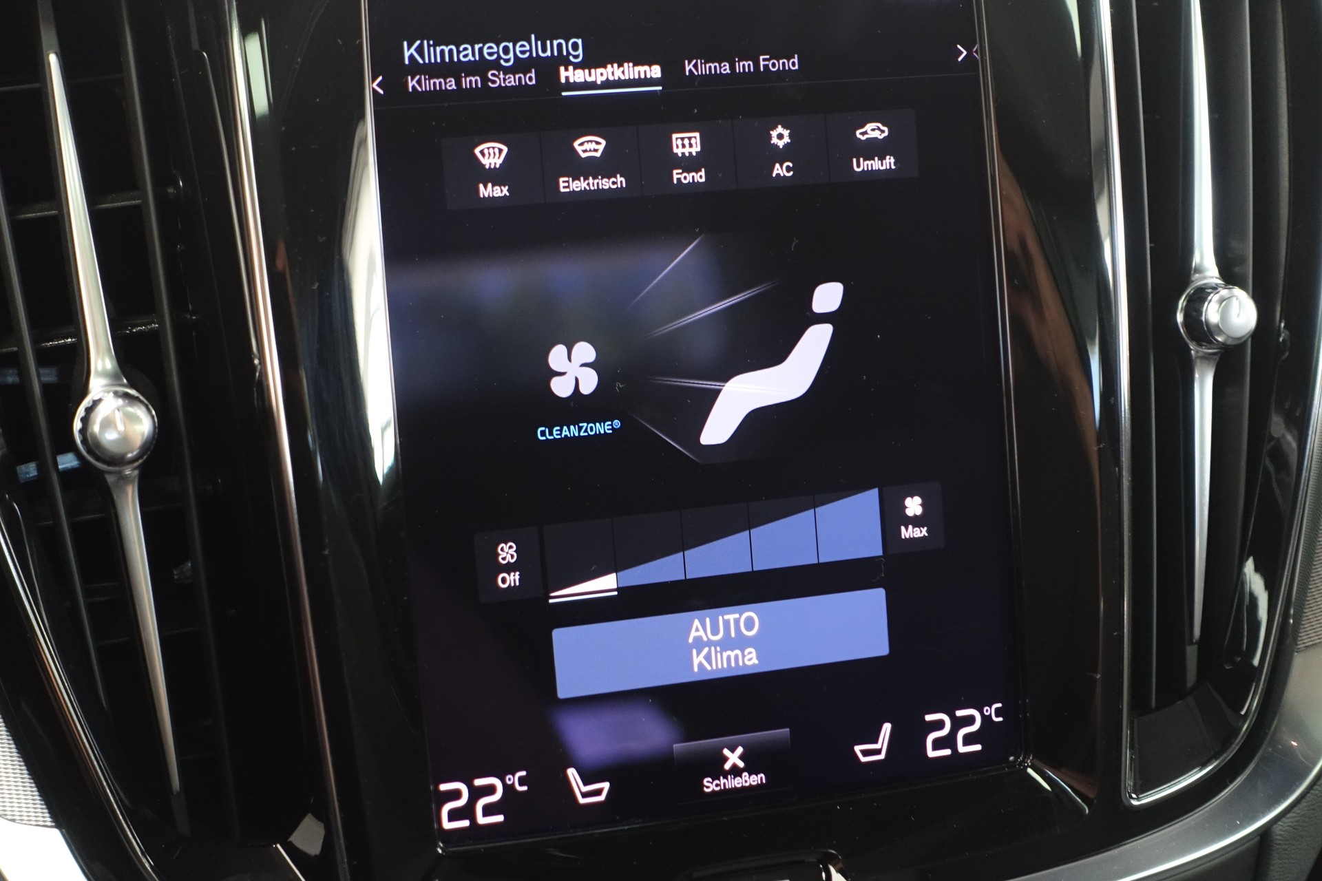 VOLVO V60 2.0 B5 R-Design AWD-image-28