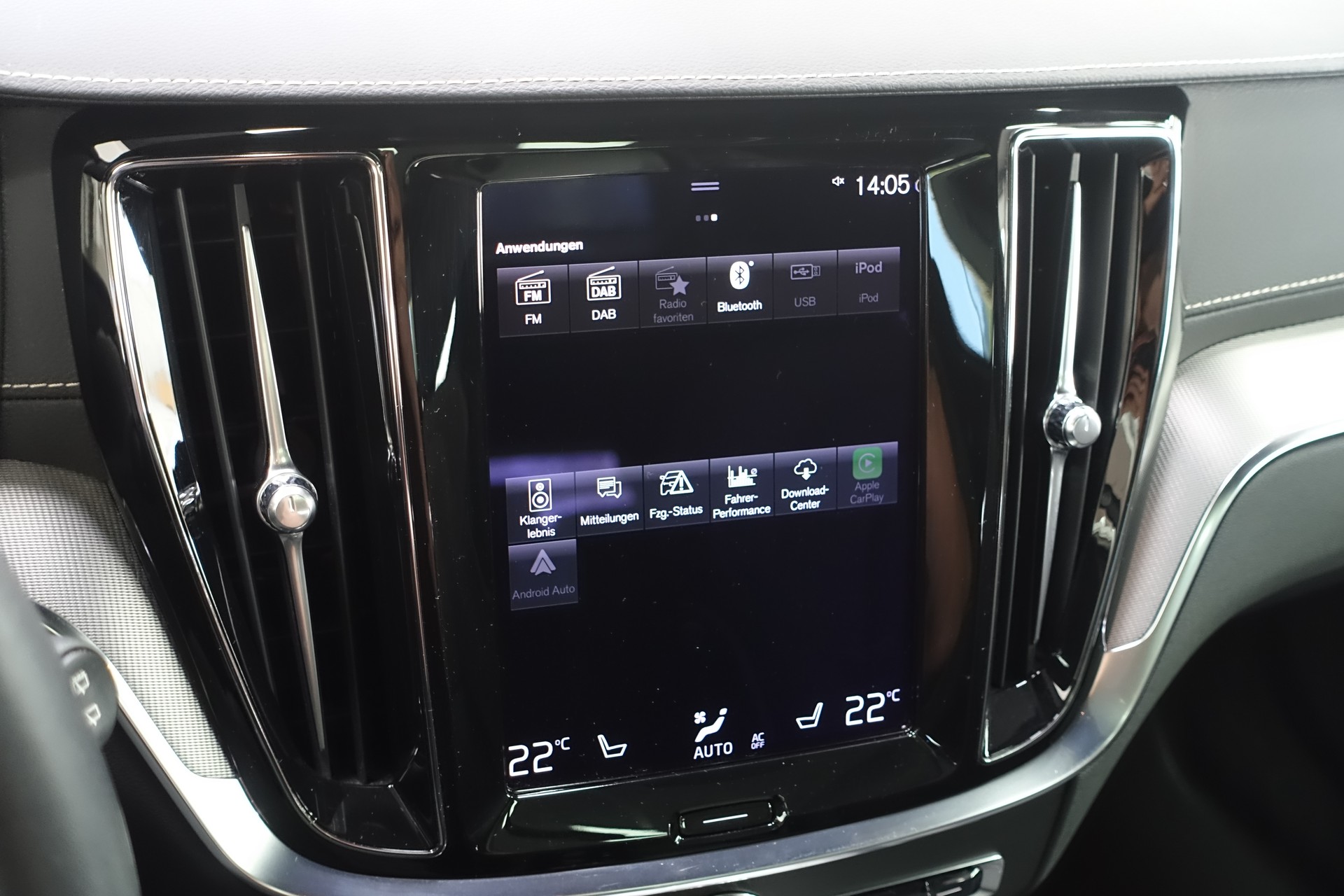 VOLVO V60 2.0 B5 R-Design AWD-image-25