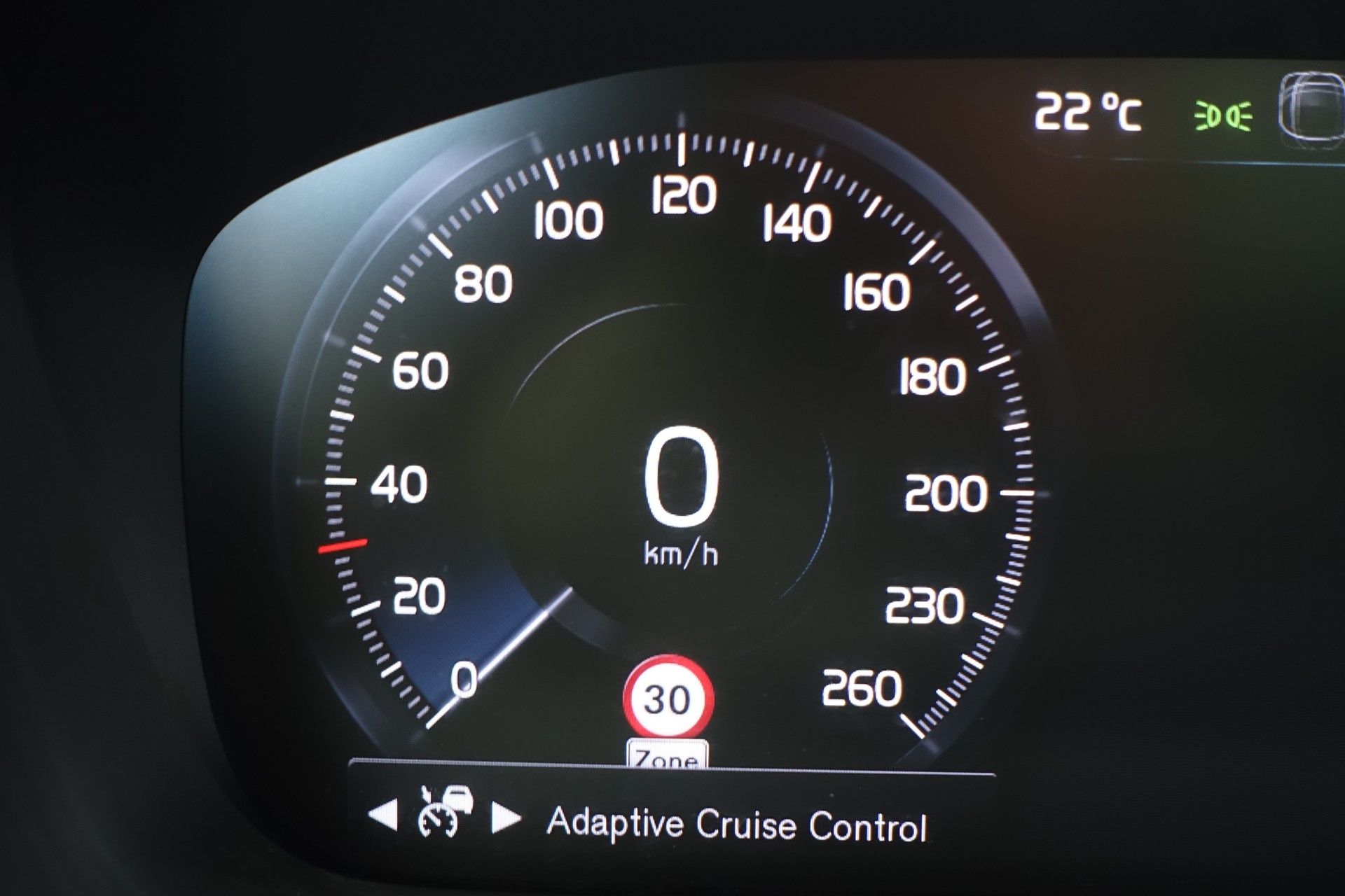 VOLVO V60 2.0 B5 R-Design AWD-image-22