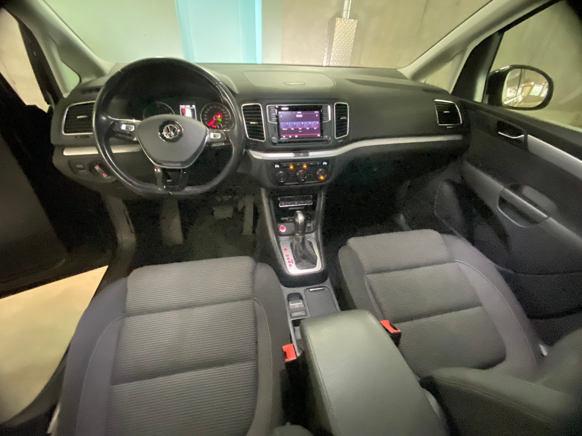 VW SHARAN-image-7