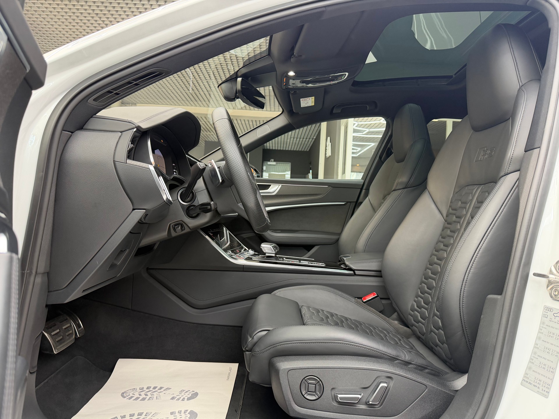 AUDI RS6 Avant 4.0 V8 TFSI quattro T-Tronic-image-11