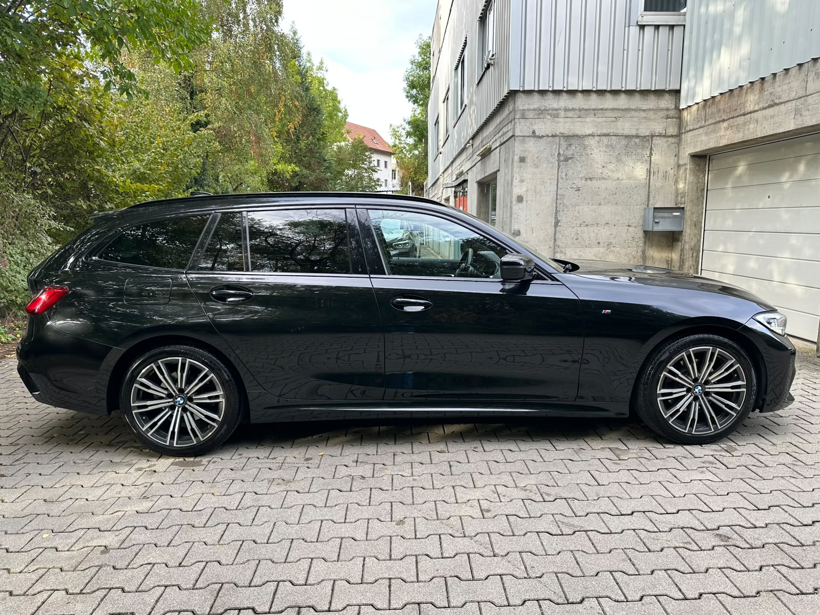 BMW 320d xDrive 48V Touring M Sport Steptronic-image-5
