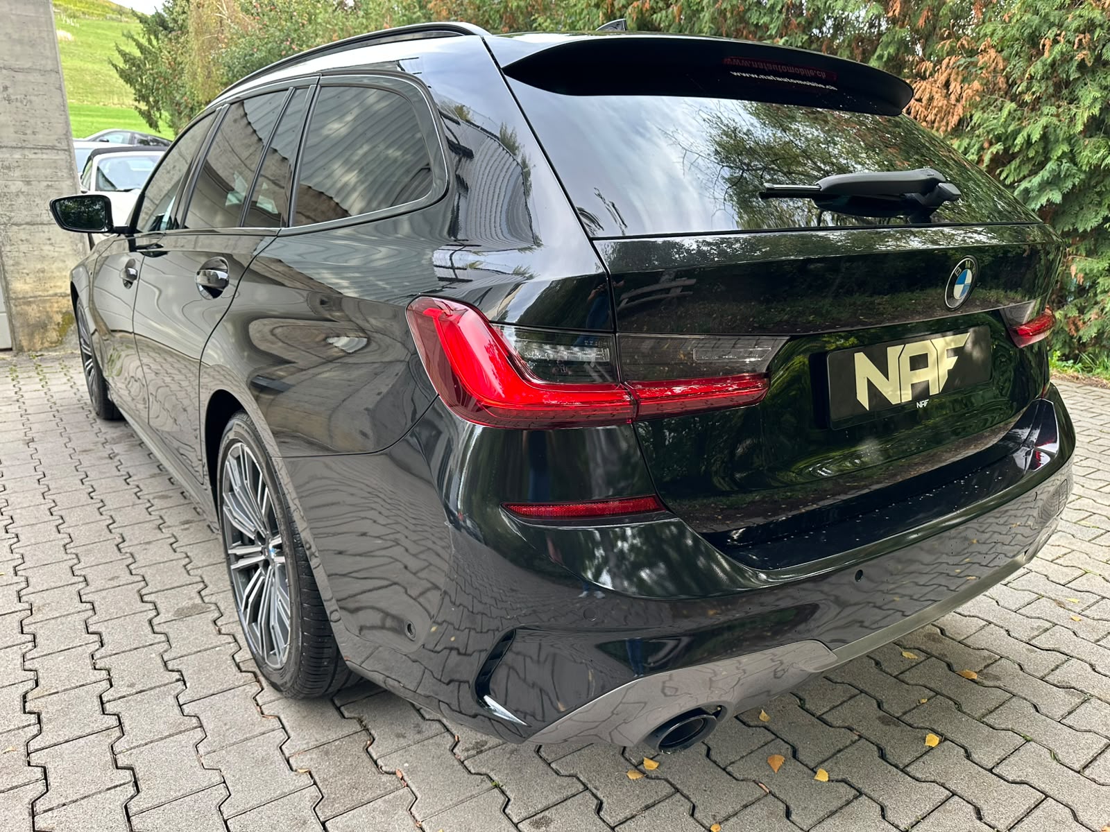 BMW 320d xDrive 48V Touring M Sport Steptronic-image-2