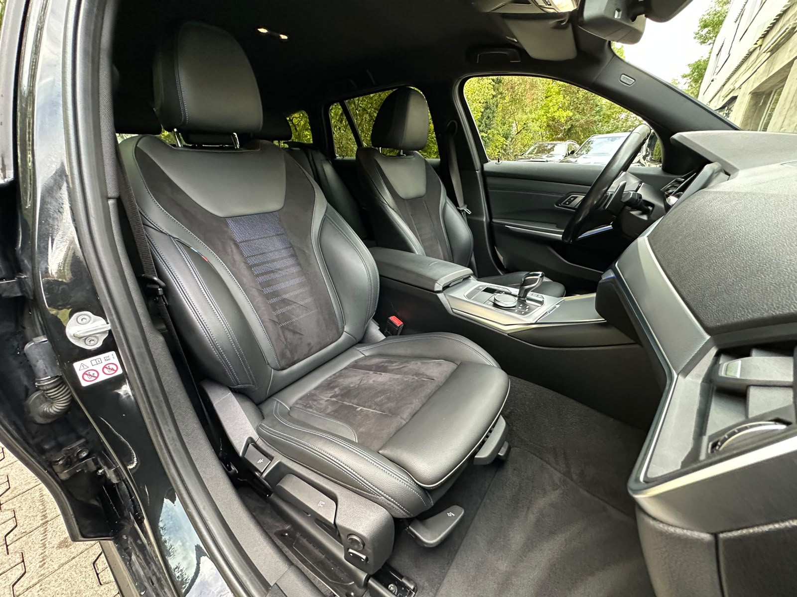 BMW 320d xDrive 48V Touring M Sport Steptronic-image-17