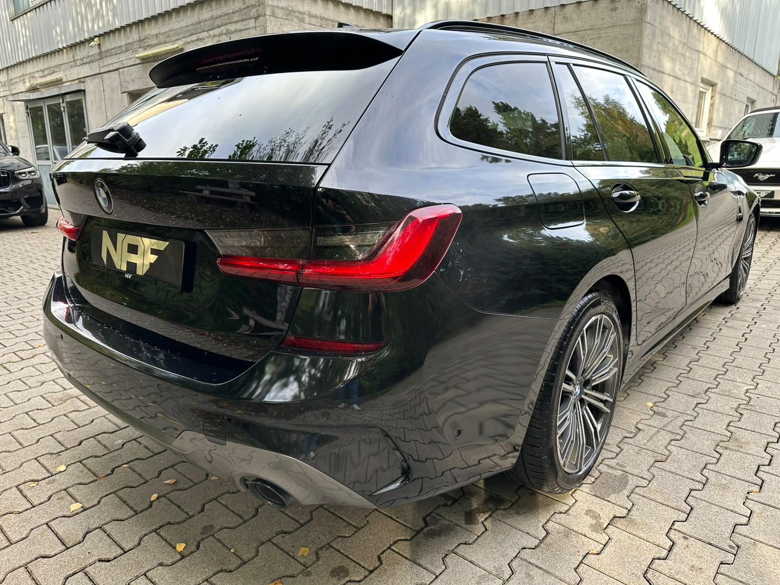 BMW 320d xDrive 48V Touring M Sport Steptronic-image-4