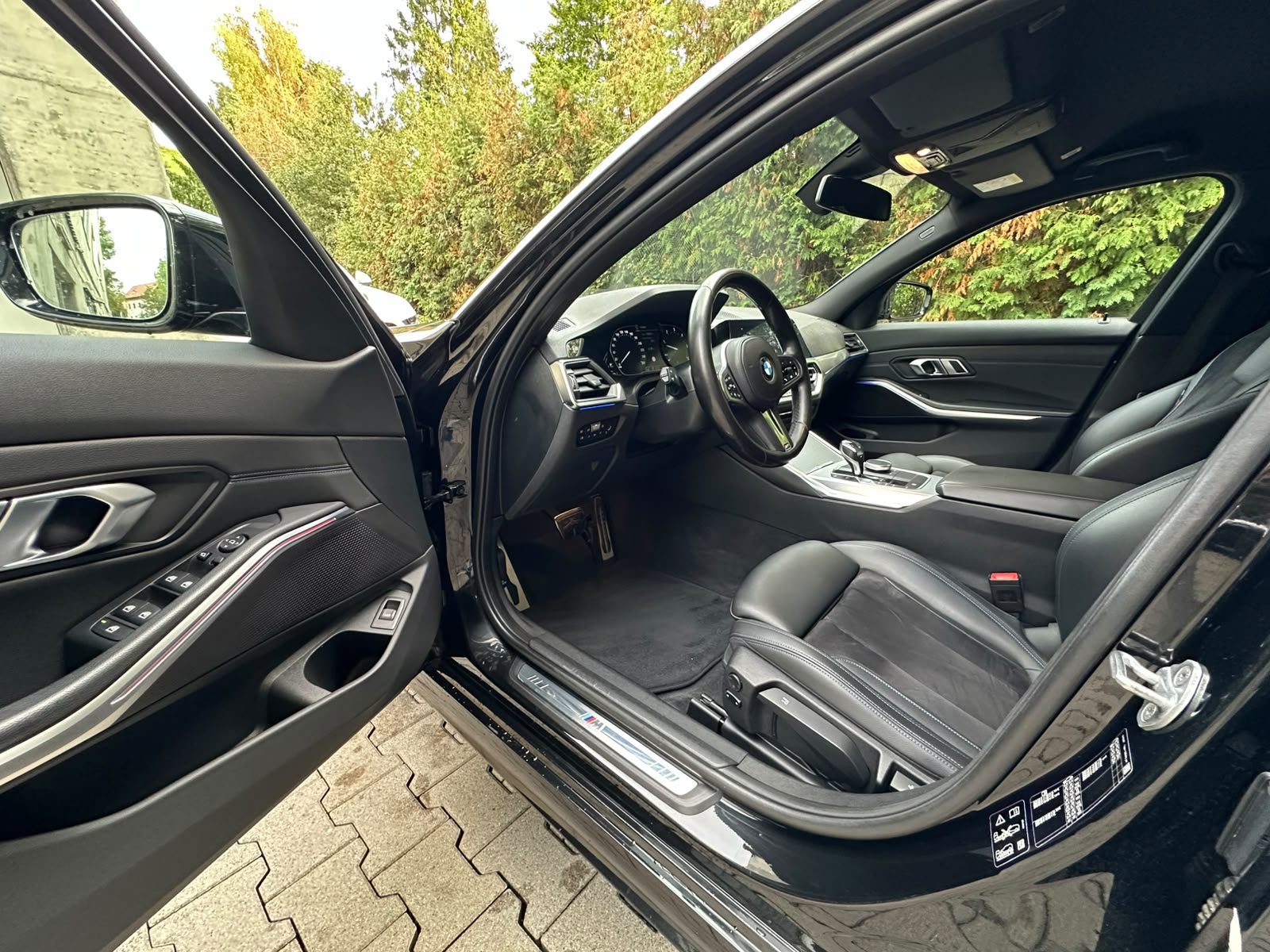 BMW 320d xDrive 48V Touring M Sport Steptronic-image-10