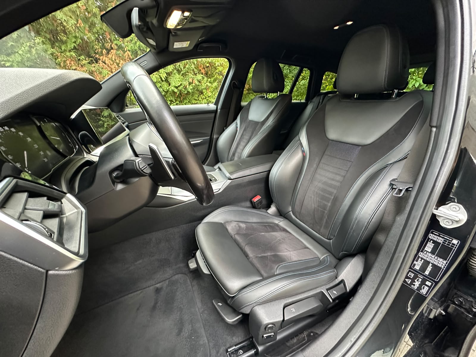 BMW 320d xDrive 48V Touring M Sport Steptronic-image-11