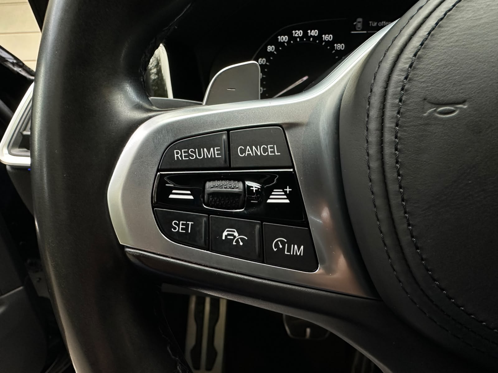 BMW 320d xDrive 48V Touring M Sport Steptronic-image-23