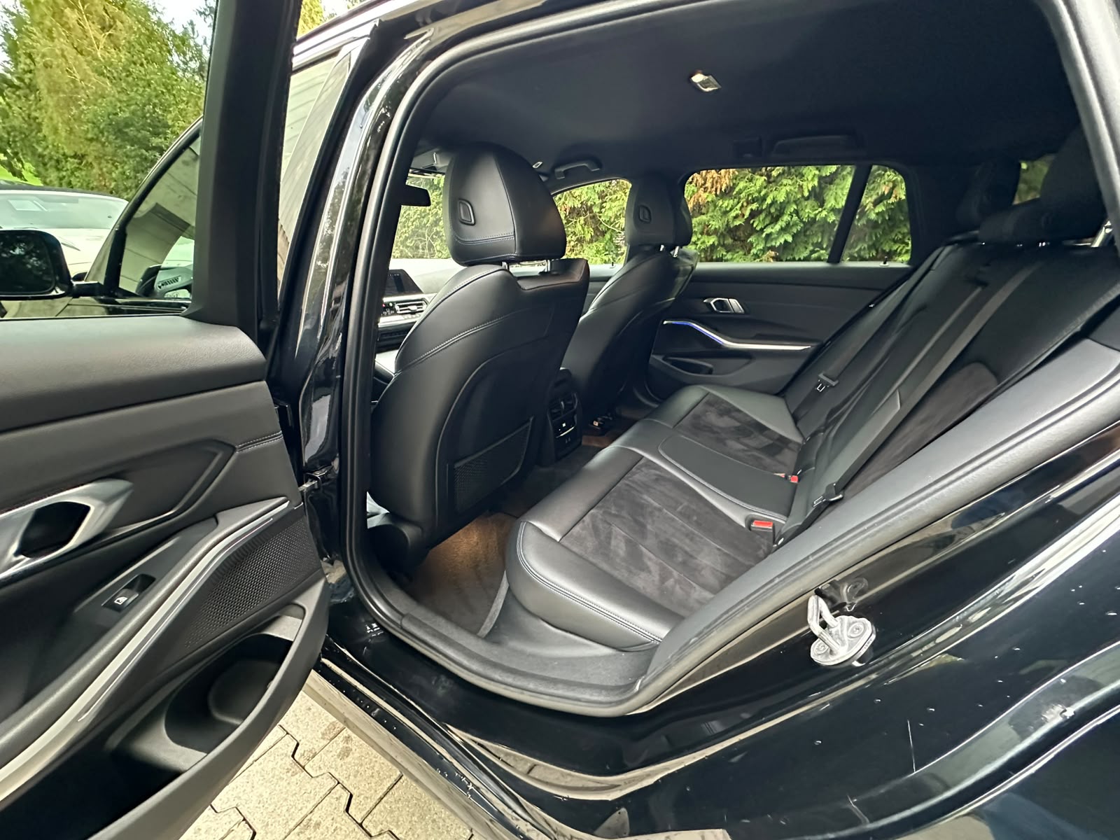 BMW 320d xDrive 48V Touring M Sport Steptronic-image-12