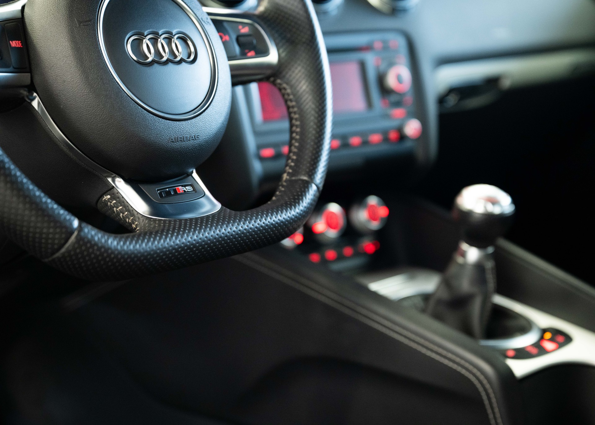 AUDI TT RS Roadster 2.5 TFSI quattro (1st hand, German car, full service history, fantastic condition)-image-27
