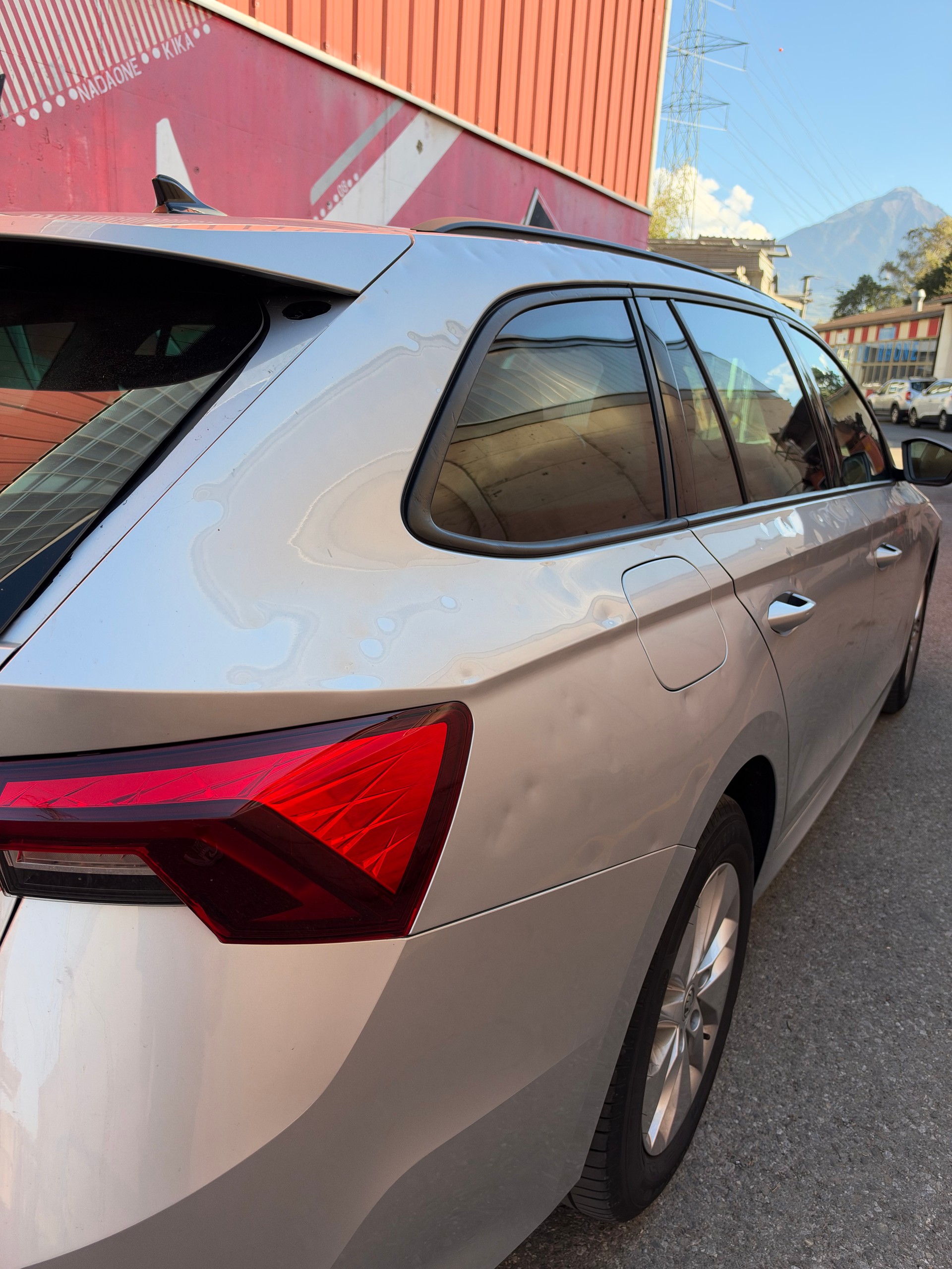 SKODA Octavia Combi 2.0 TDI DSG Ambition 4x4-image-9