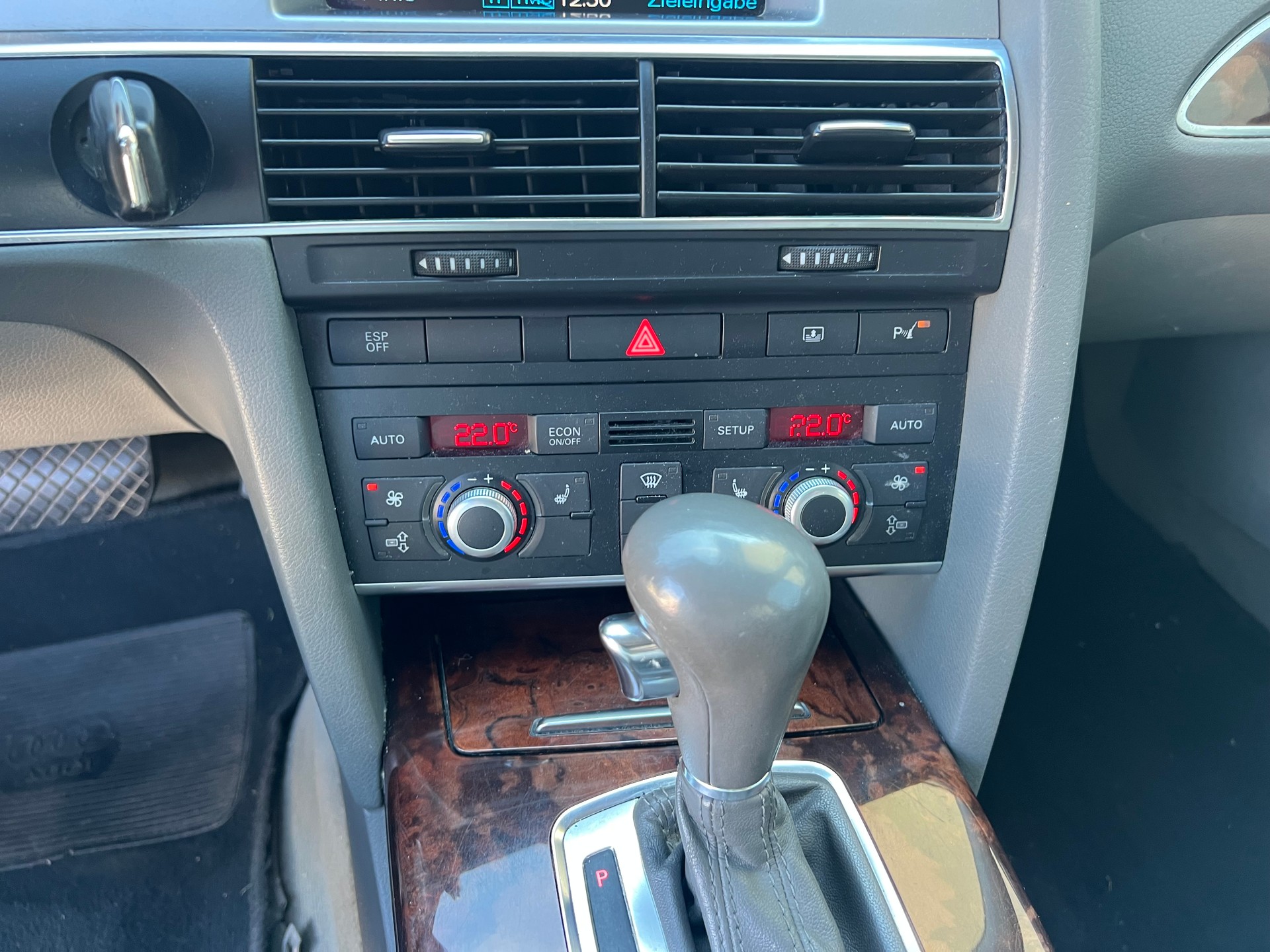 AUDI A6 Limousine 3.0 V6 TDI 4x4 ***Automatik * Navigation * Klima * Teilleder ***-image-13