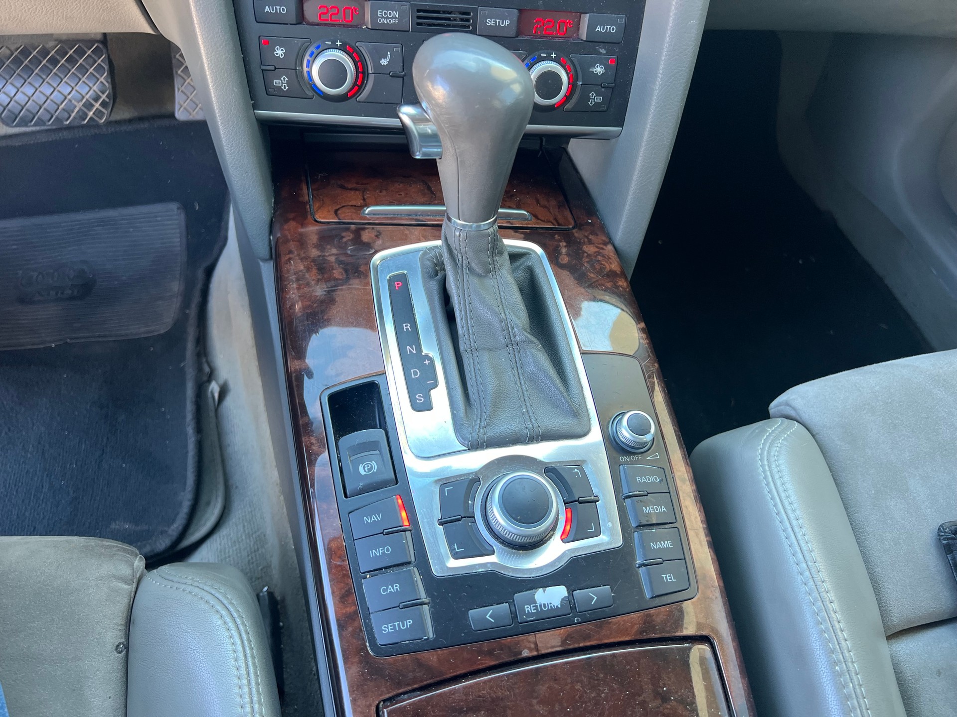 AUDI A6 Limousine 3.0 V6 TDI 4x4 ***Automatik * Navigation * Klima * Teilleder ***-image-14