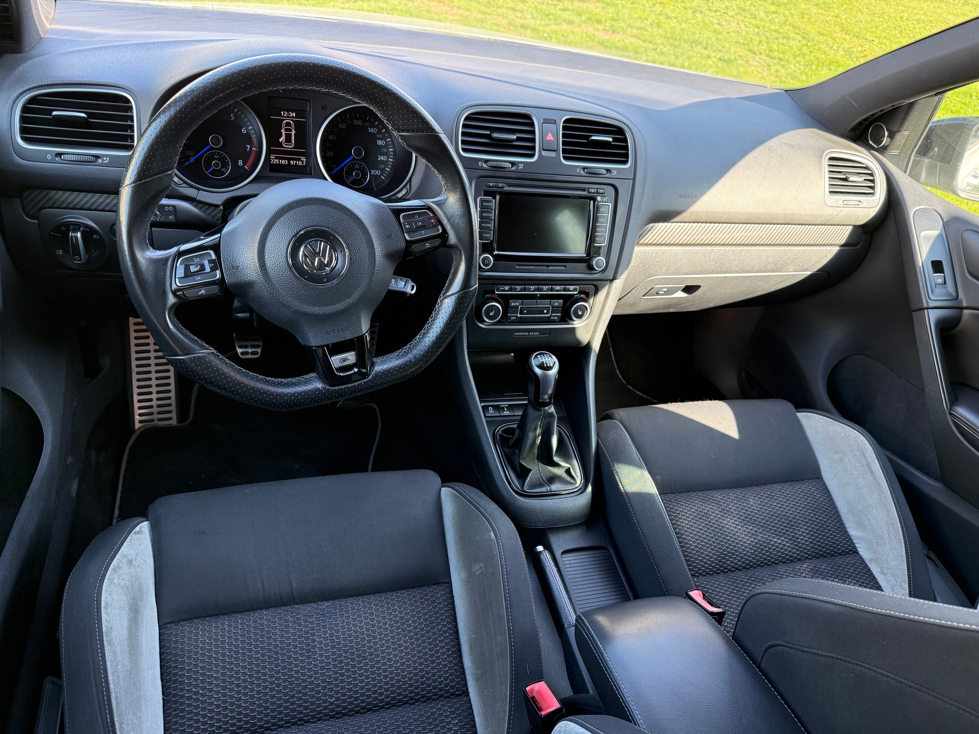 VW Golf 2.0 TSI R 4Motion-image-6