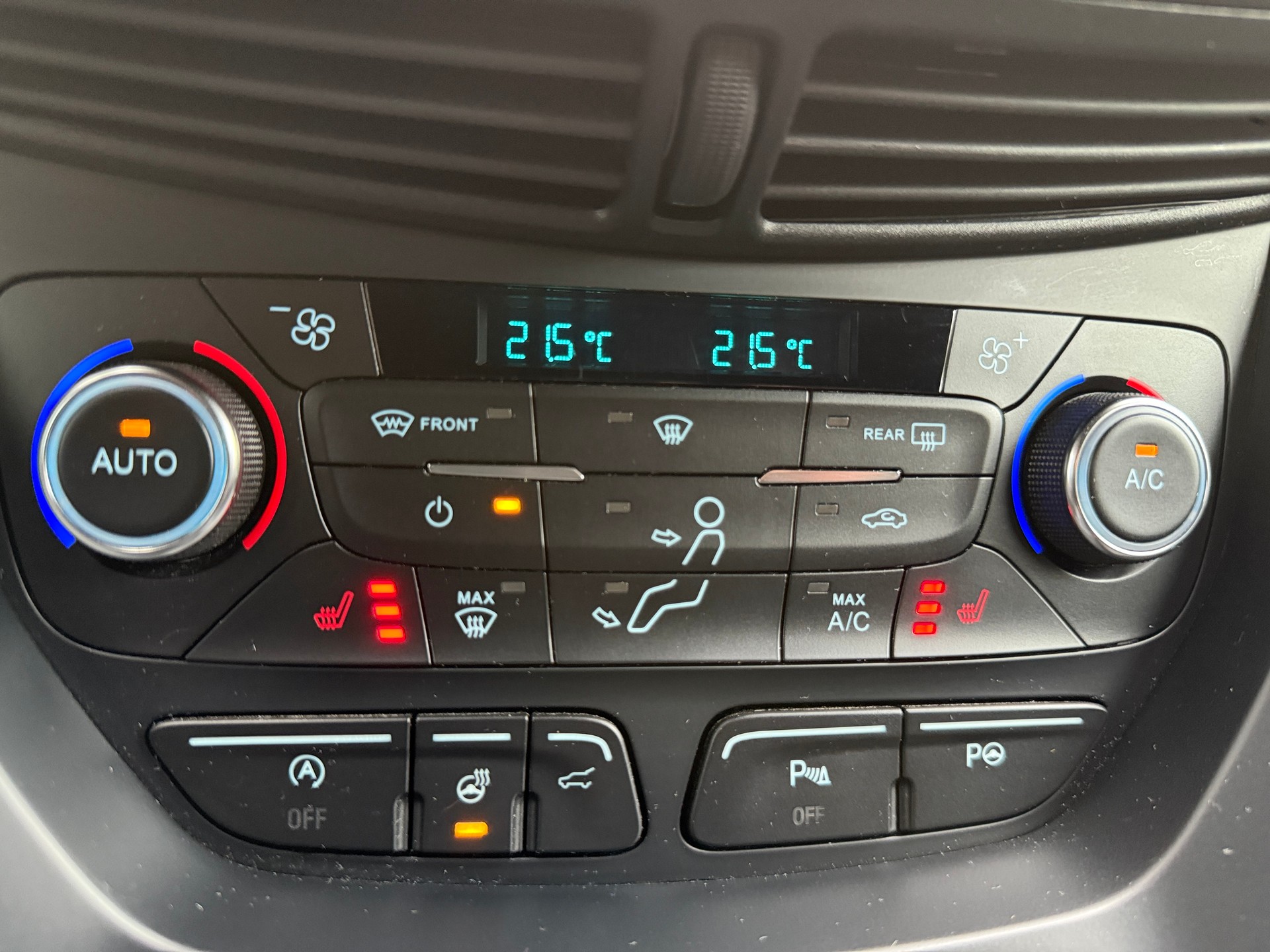 FORD Kuga 2.0 TDCi ST Line 4WD PowerShift-image-13