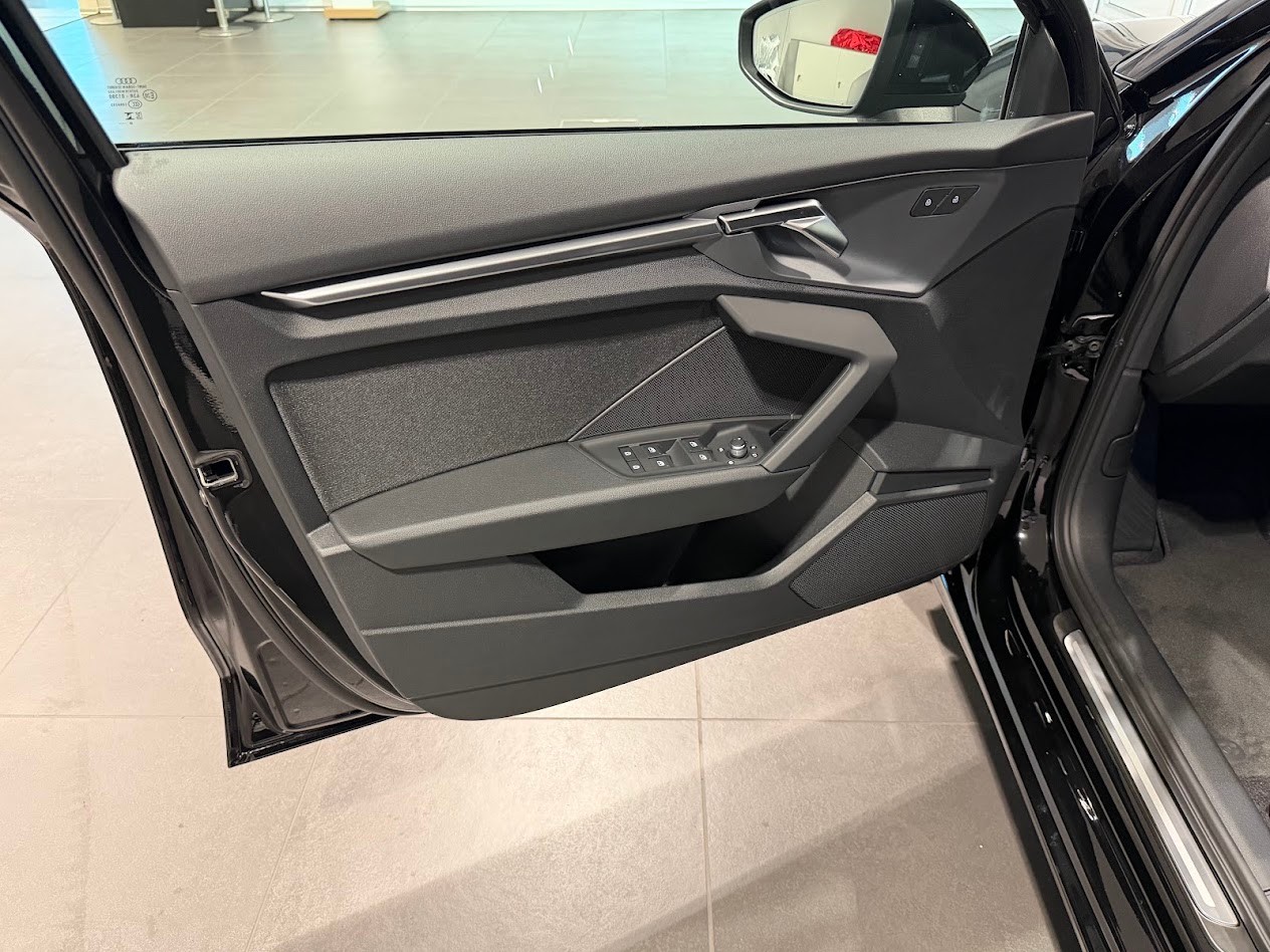 AUDI A3 Sportback TFSI 85 kW Ambition S-tronic-image-2