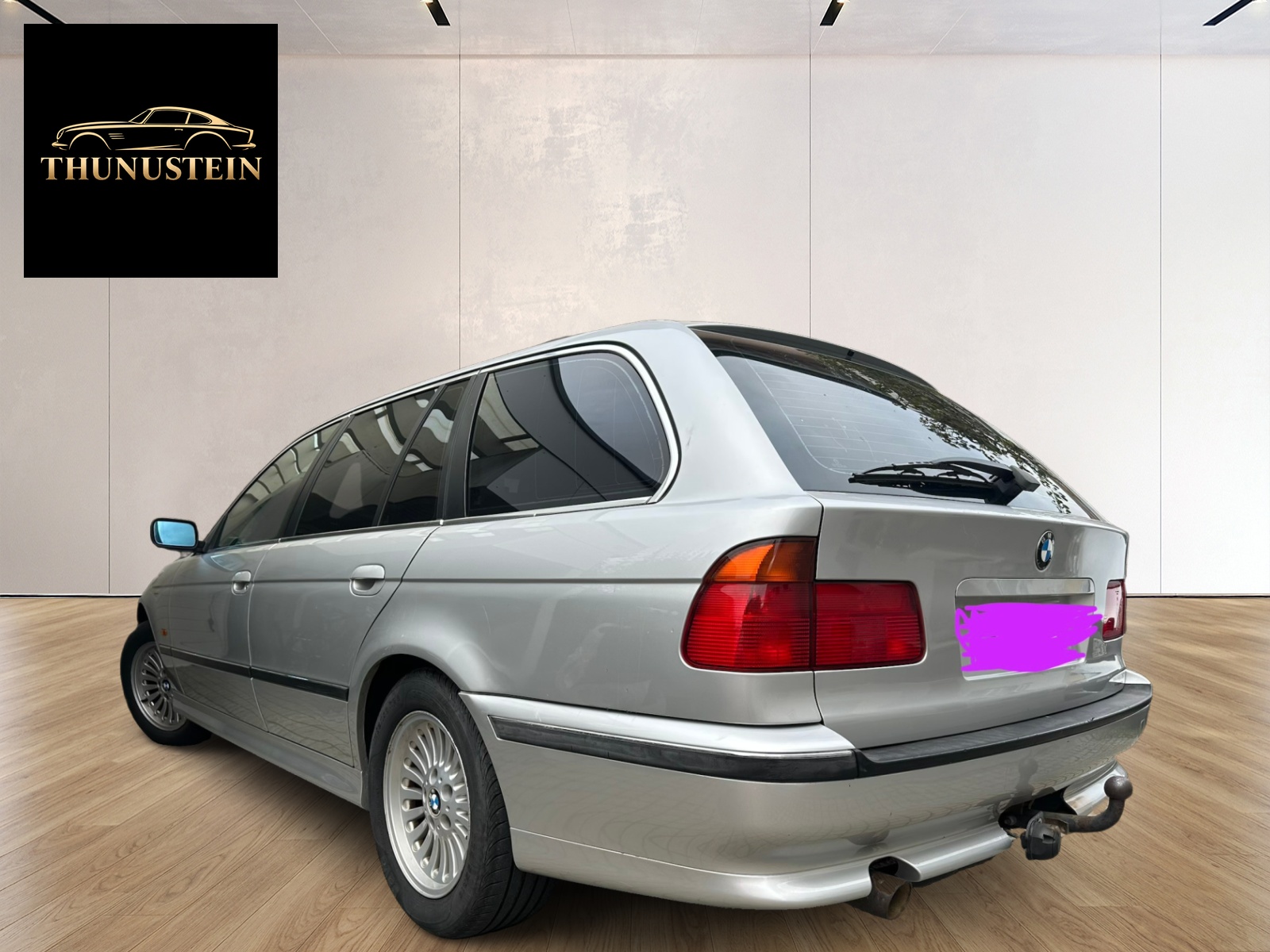 BMW 540i Touring-image-2
