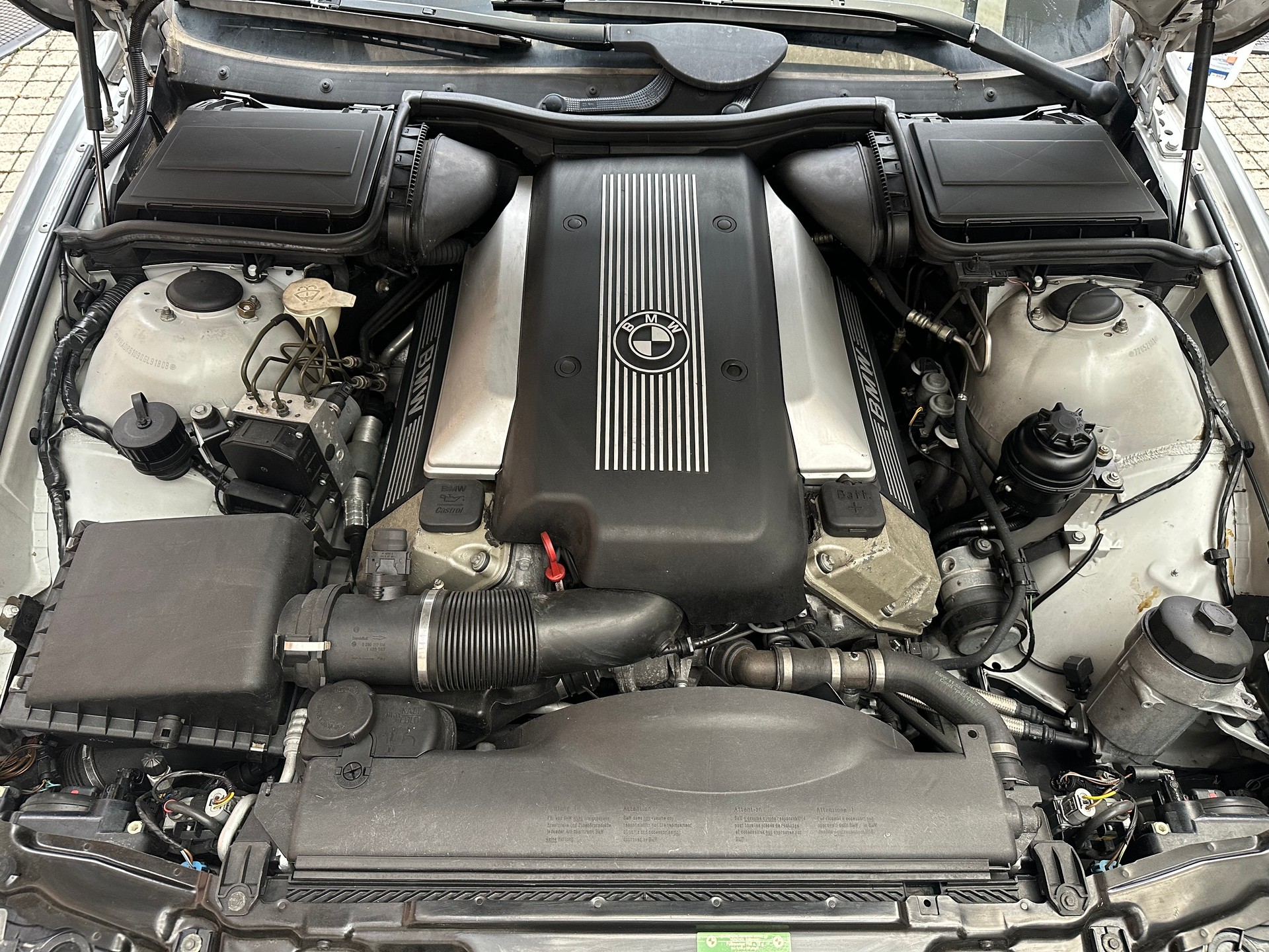 BMW 540i Touring-image-11