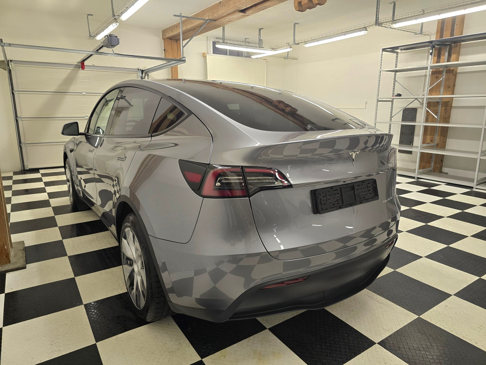 TESLA Model Y Long Range-image-5