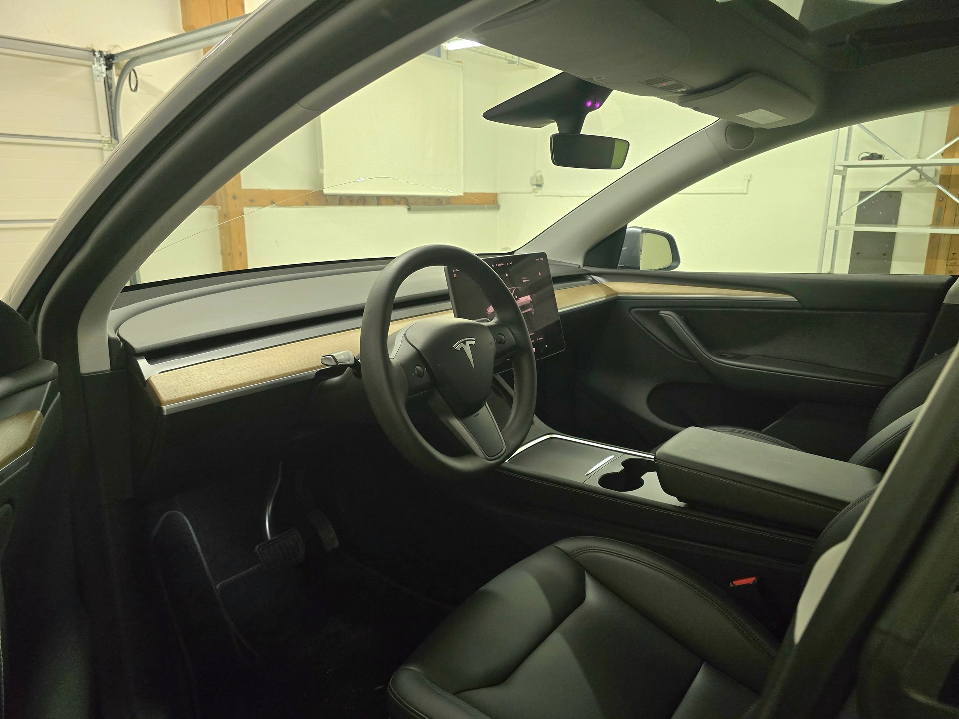 TESLA Model Y Long Range-image-9