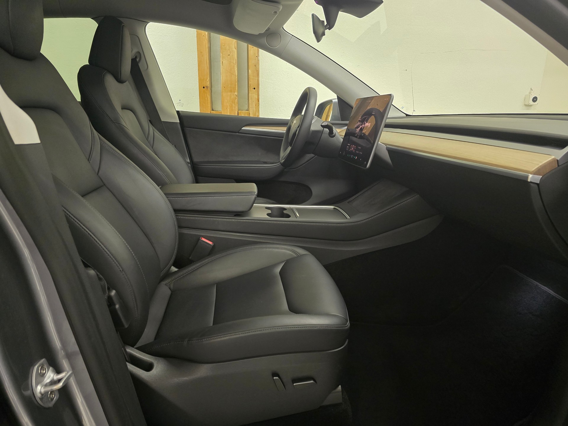 TESLA Model Y Long Range-image-12