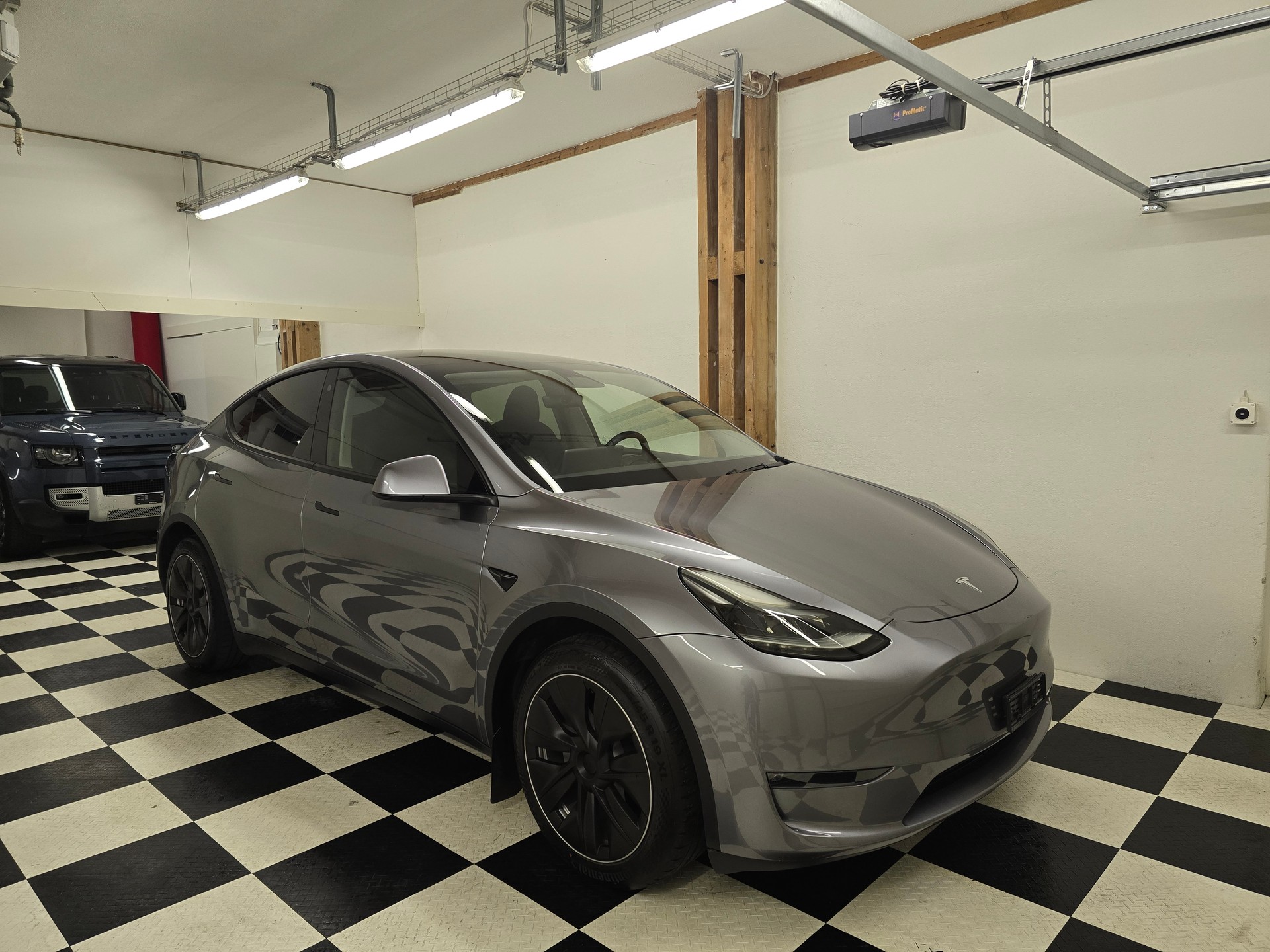 TESLA Model Y Long Range-image-0