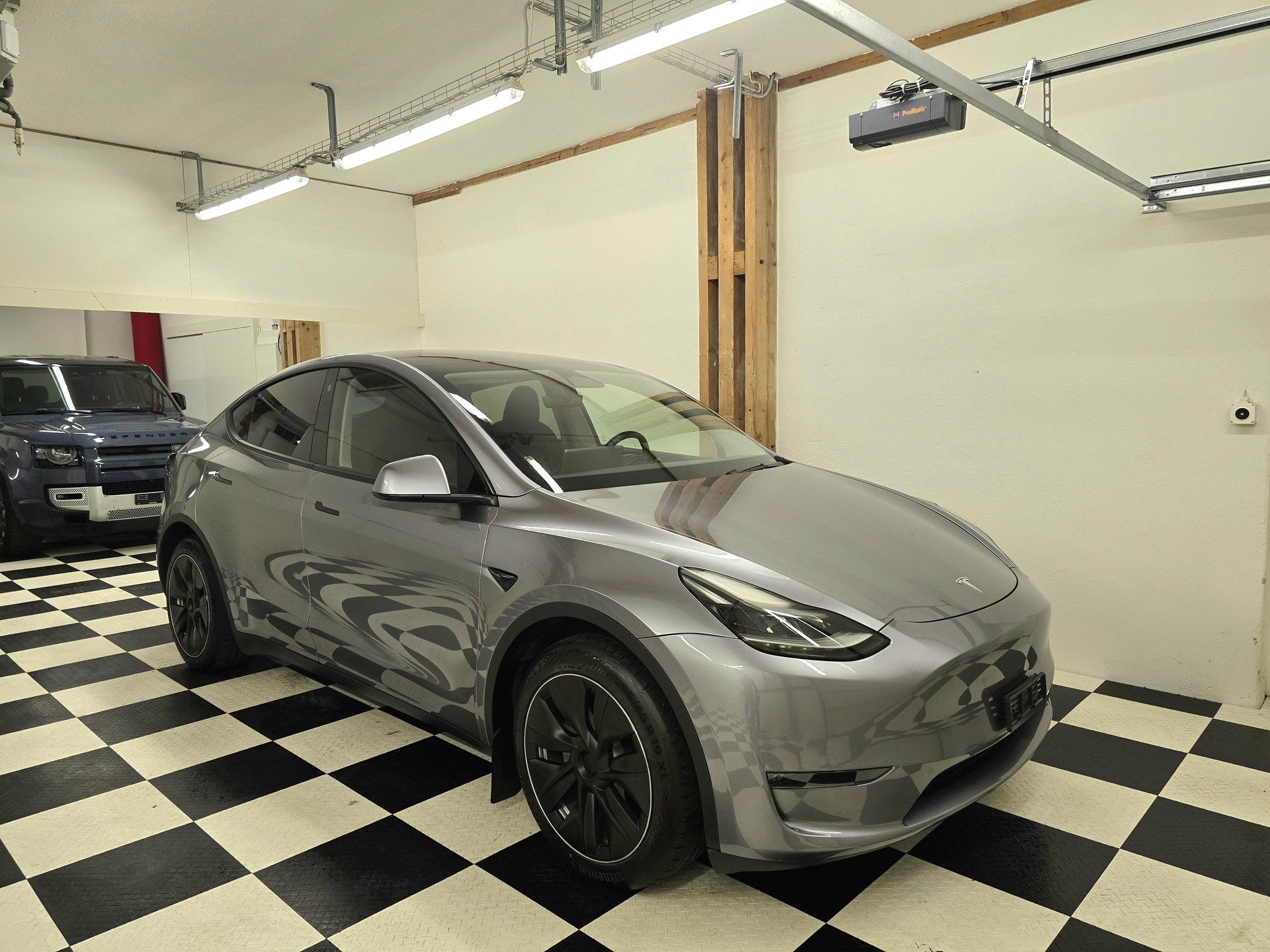 TESLA Model Y Long Range-image-3