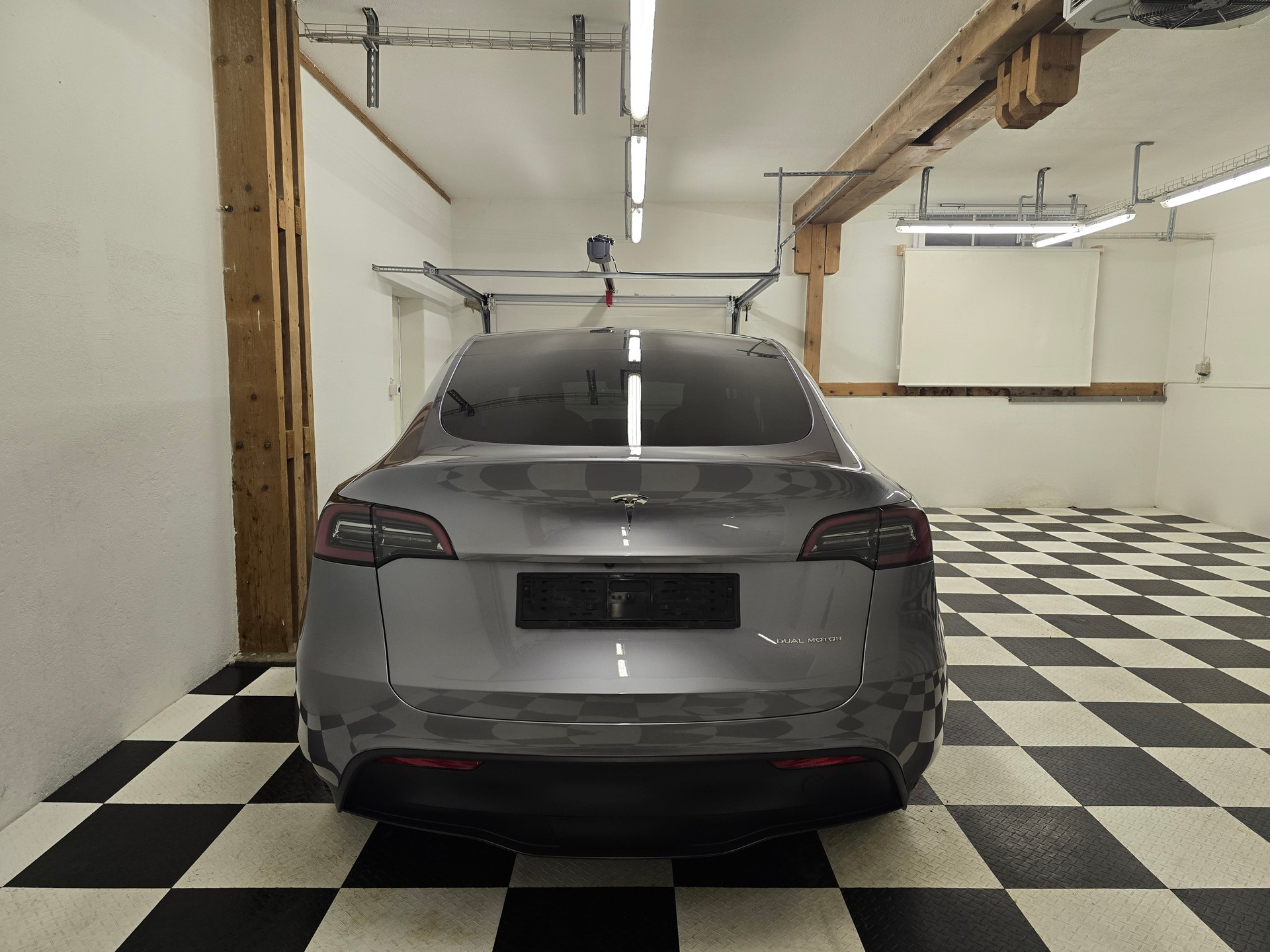 TESLA Model Y Long Range-image-8