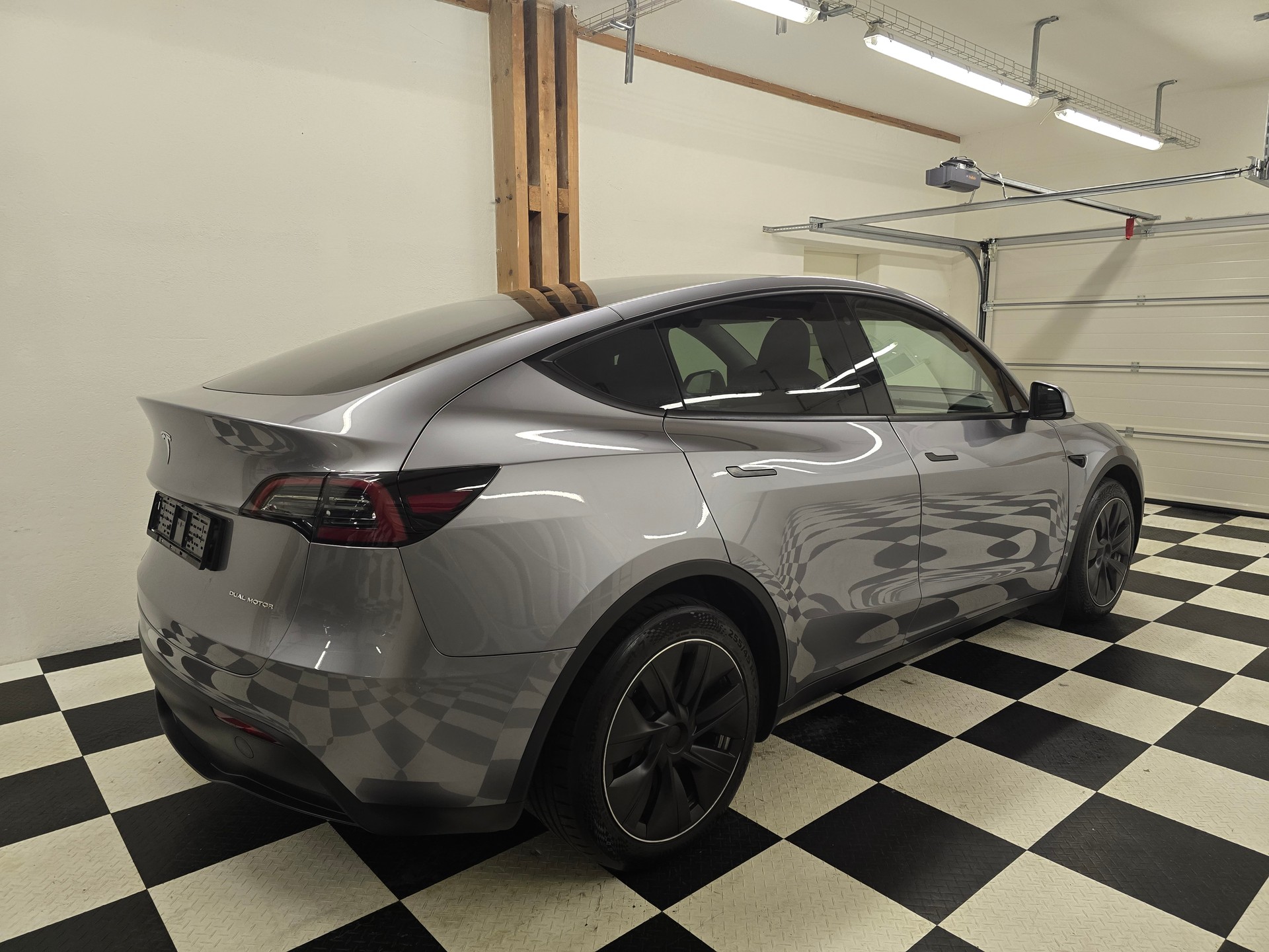 TESLA Model Y Long Range-image-6