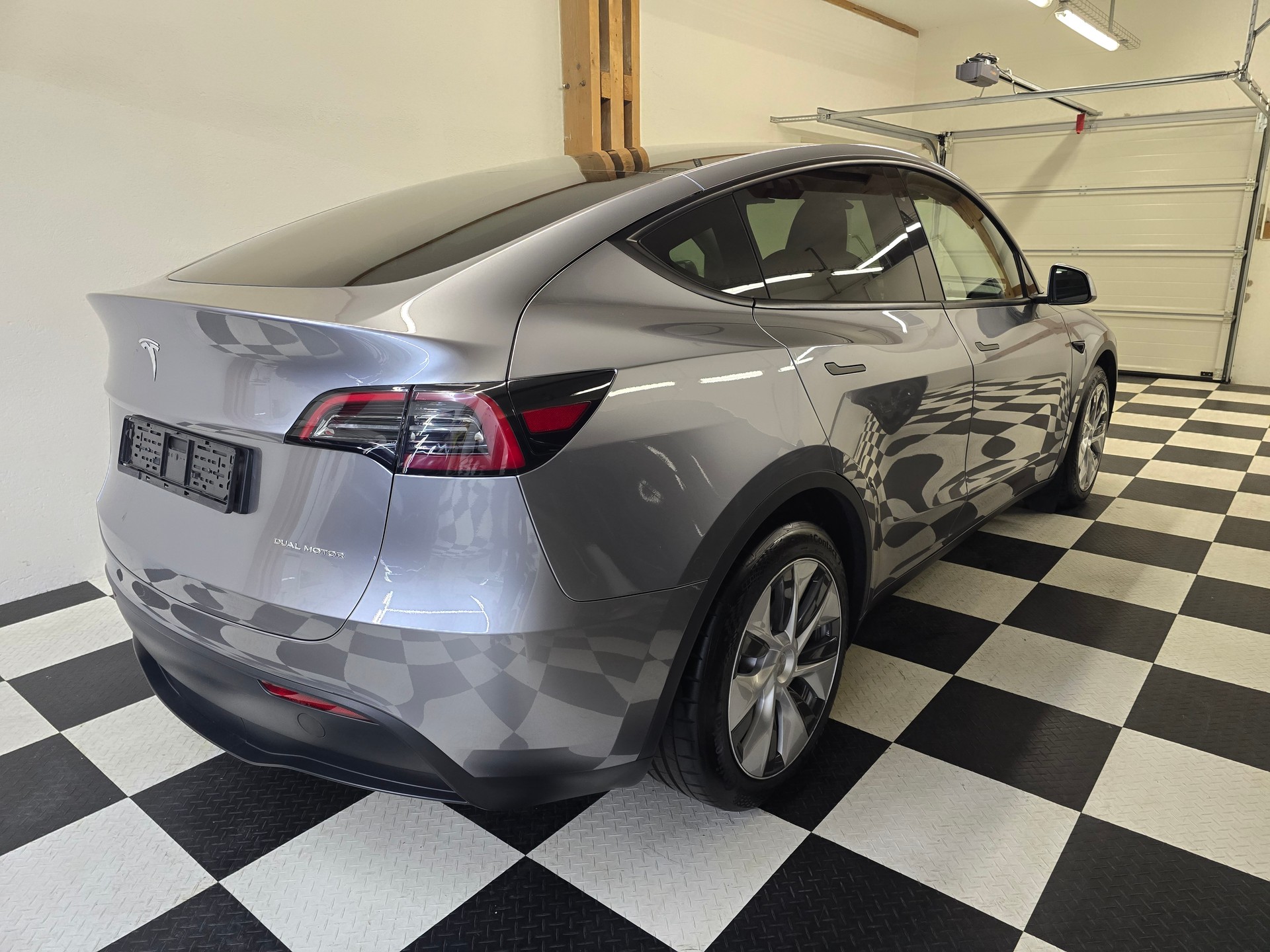TESLA Model Y Long Range-image-7