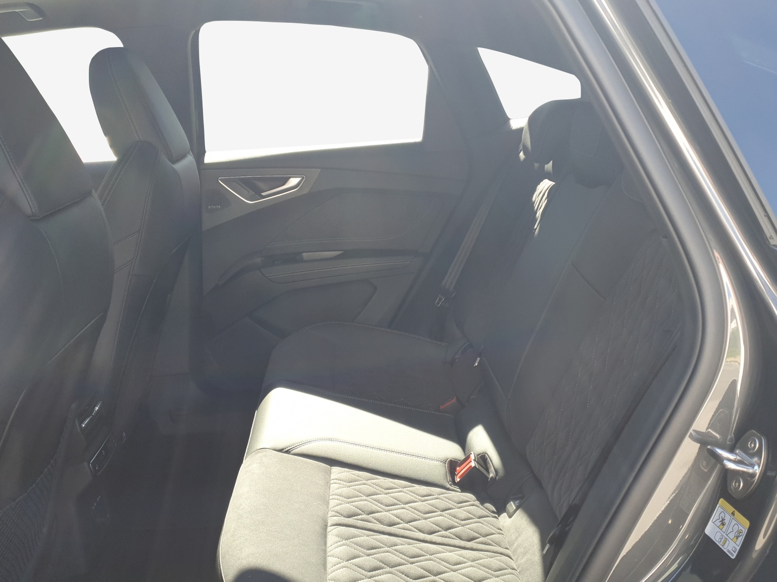 AUDI Q4 Sportback e-tron quattro performance Swiss Ski-image-11