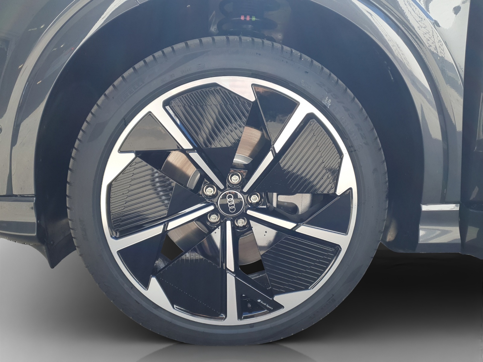 AUDI Q4 Sportback e-tron quattro performance Swiss Ski-image-13