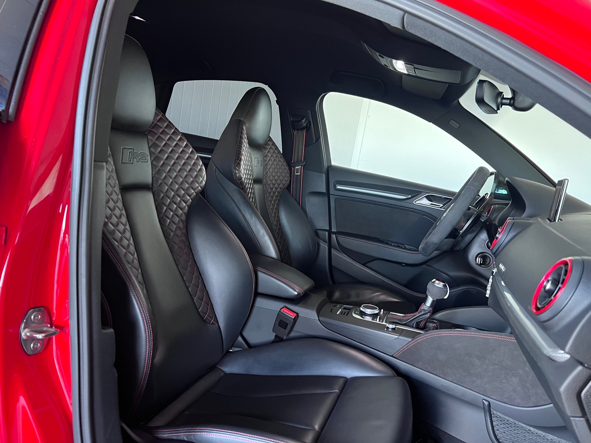 AUDI RS3 Limousine 2.5 TSI quattro S-tronic-image-13