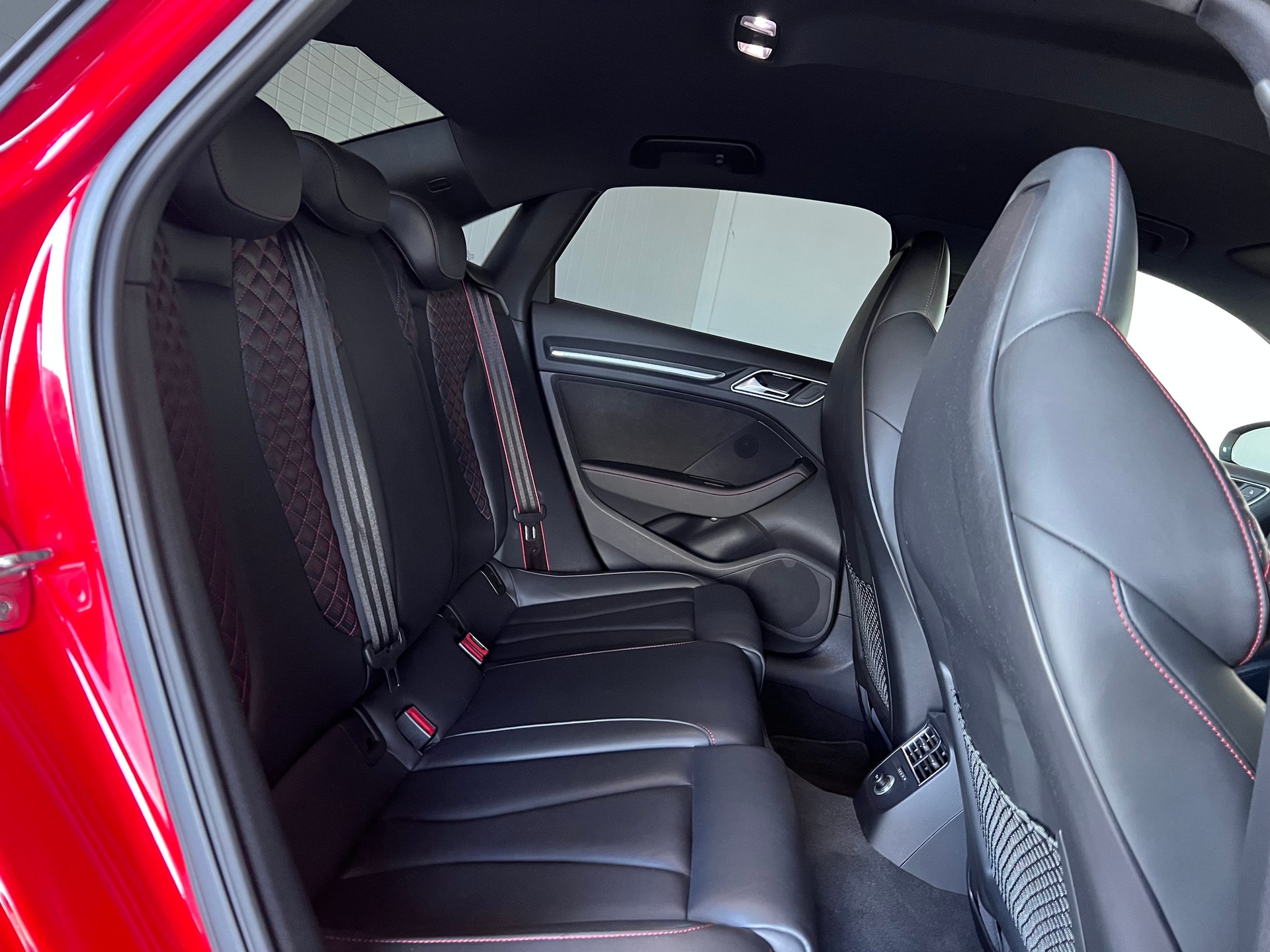 AUDI RS3 Limousine 2.5 TSI quattro S-tronic-image-15