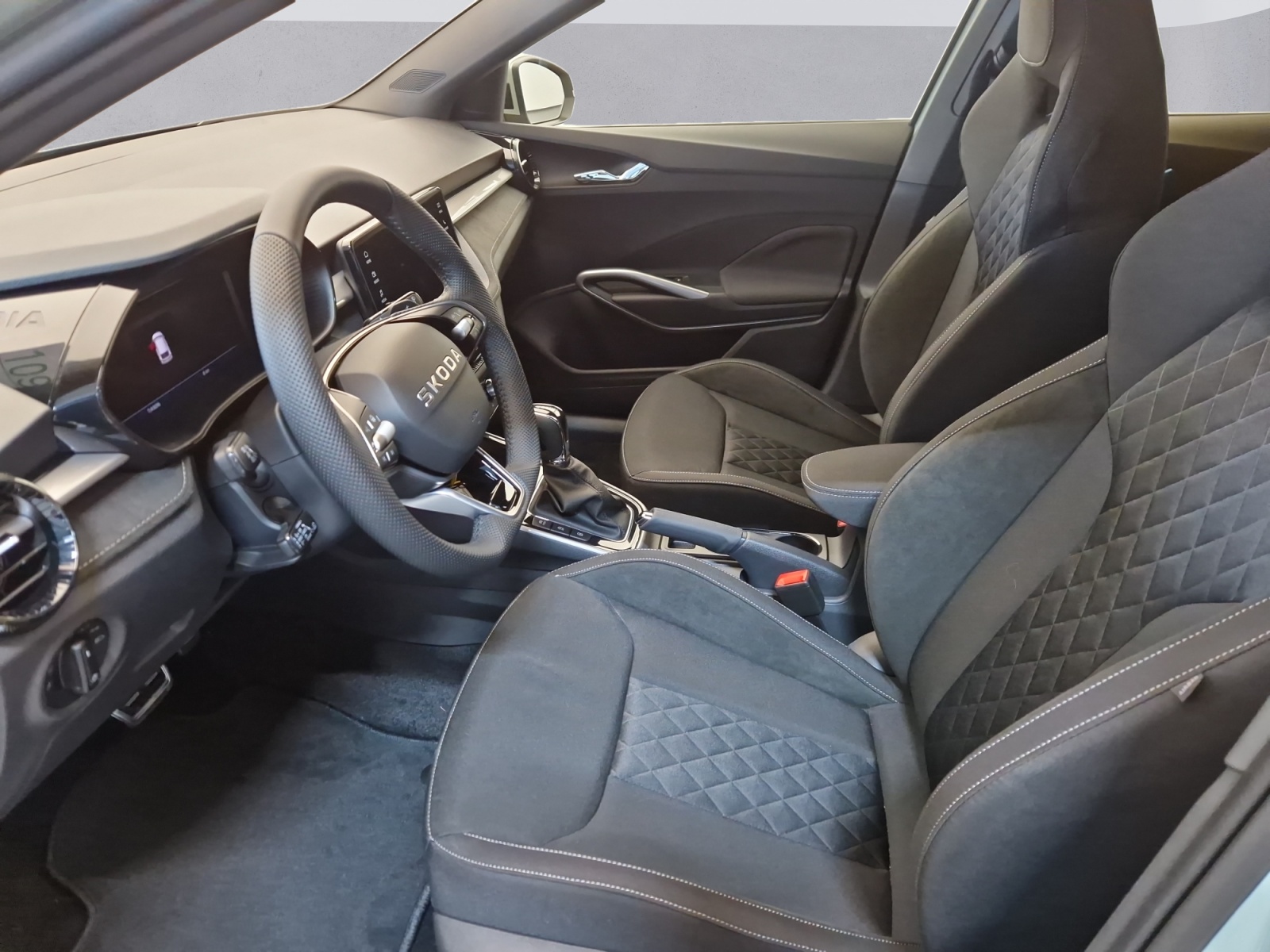 SKODA Fabia 1.0 TSI Dynamic DSG-image-8