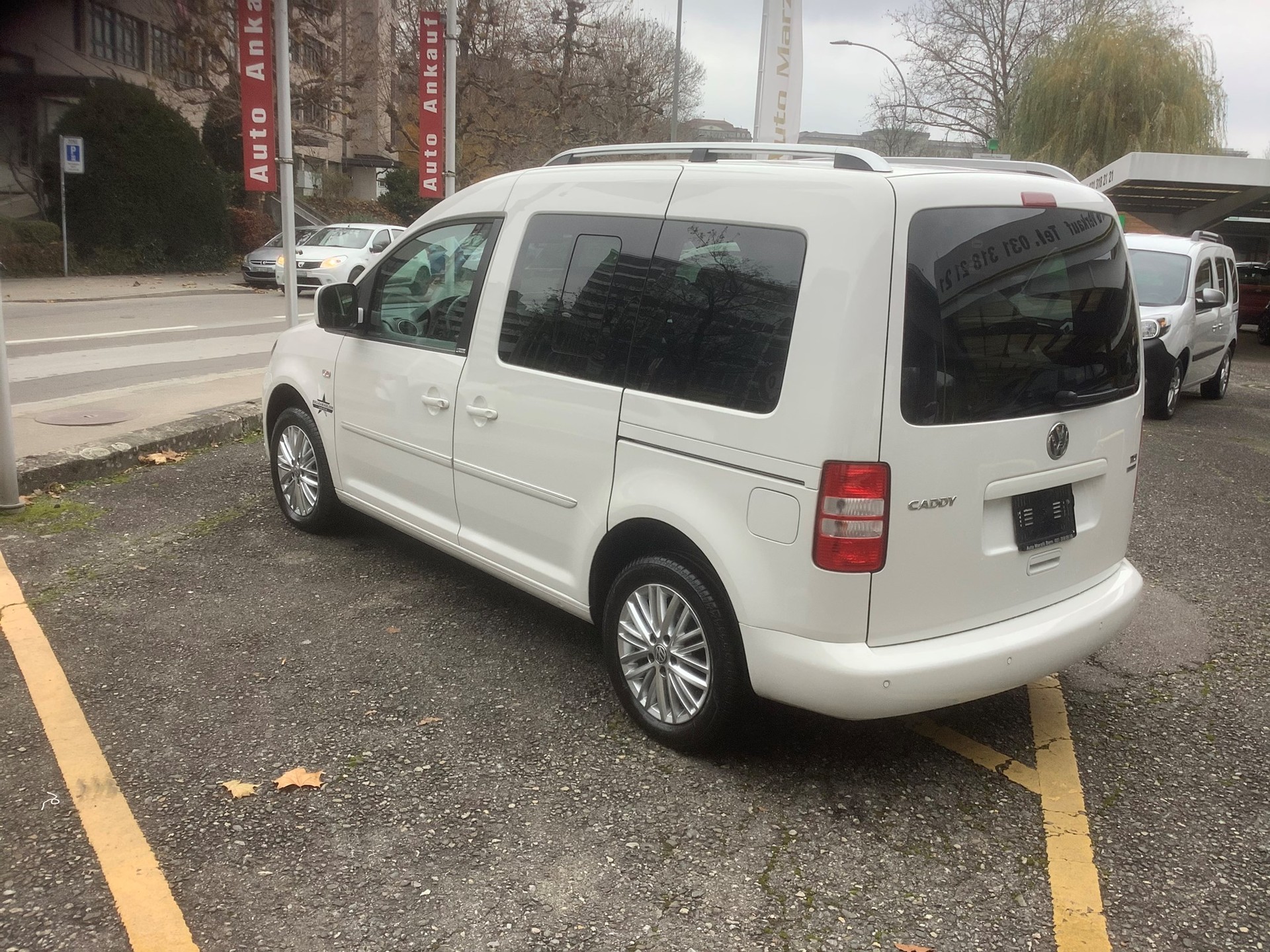 VW Caddy 1.6 TDI Blue Motion Technology Family CUP-image-1