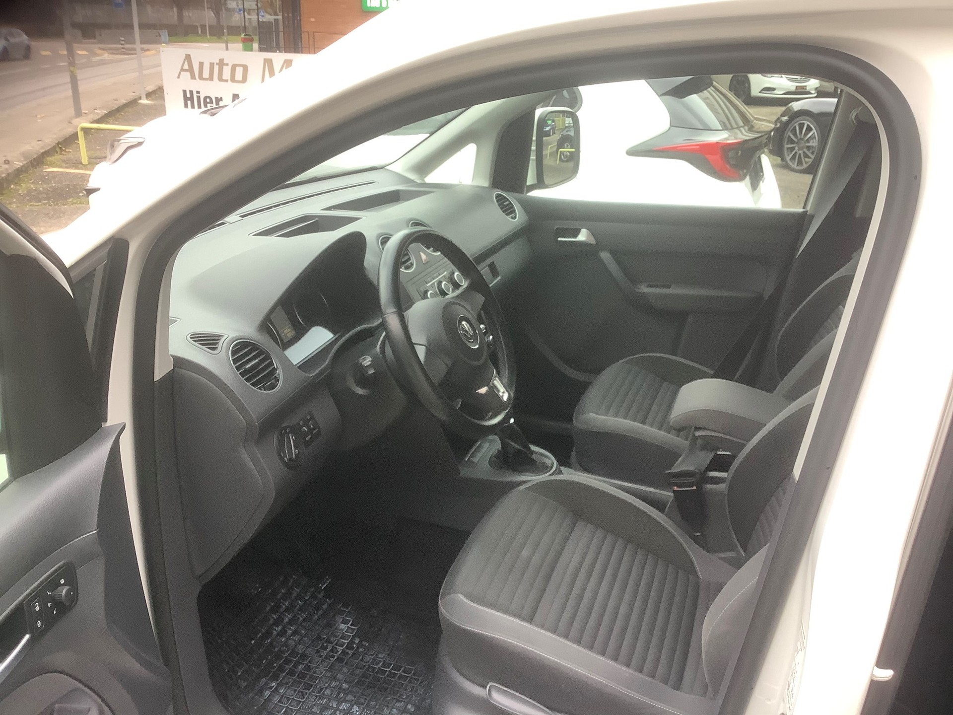 VW Caddy 1.6 TDI Blue Motion Technology Family CUP-image-11