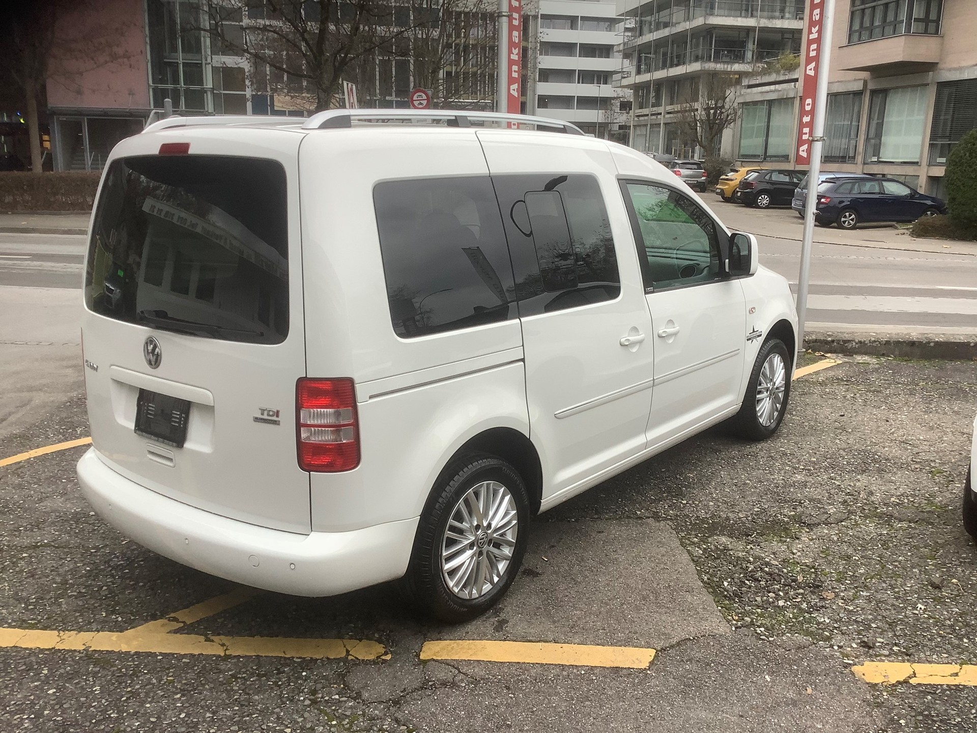 VW Caddy 1.6 TDI Blue Motion Technology Family CUP-image-4