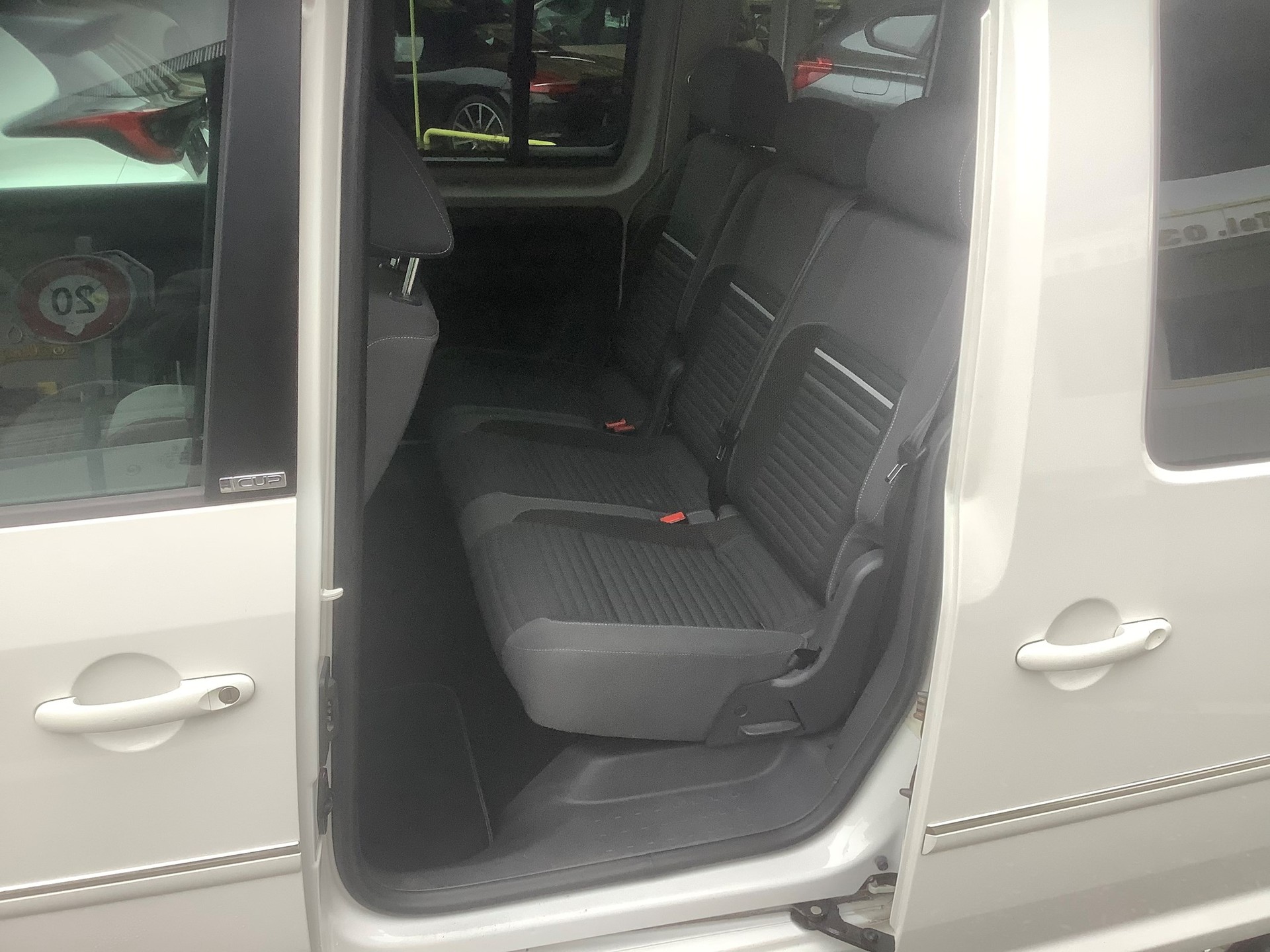 VW Caddy 1.6 TDI Blue Motion Technology Family CUP-image-9