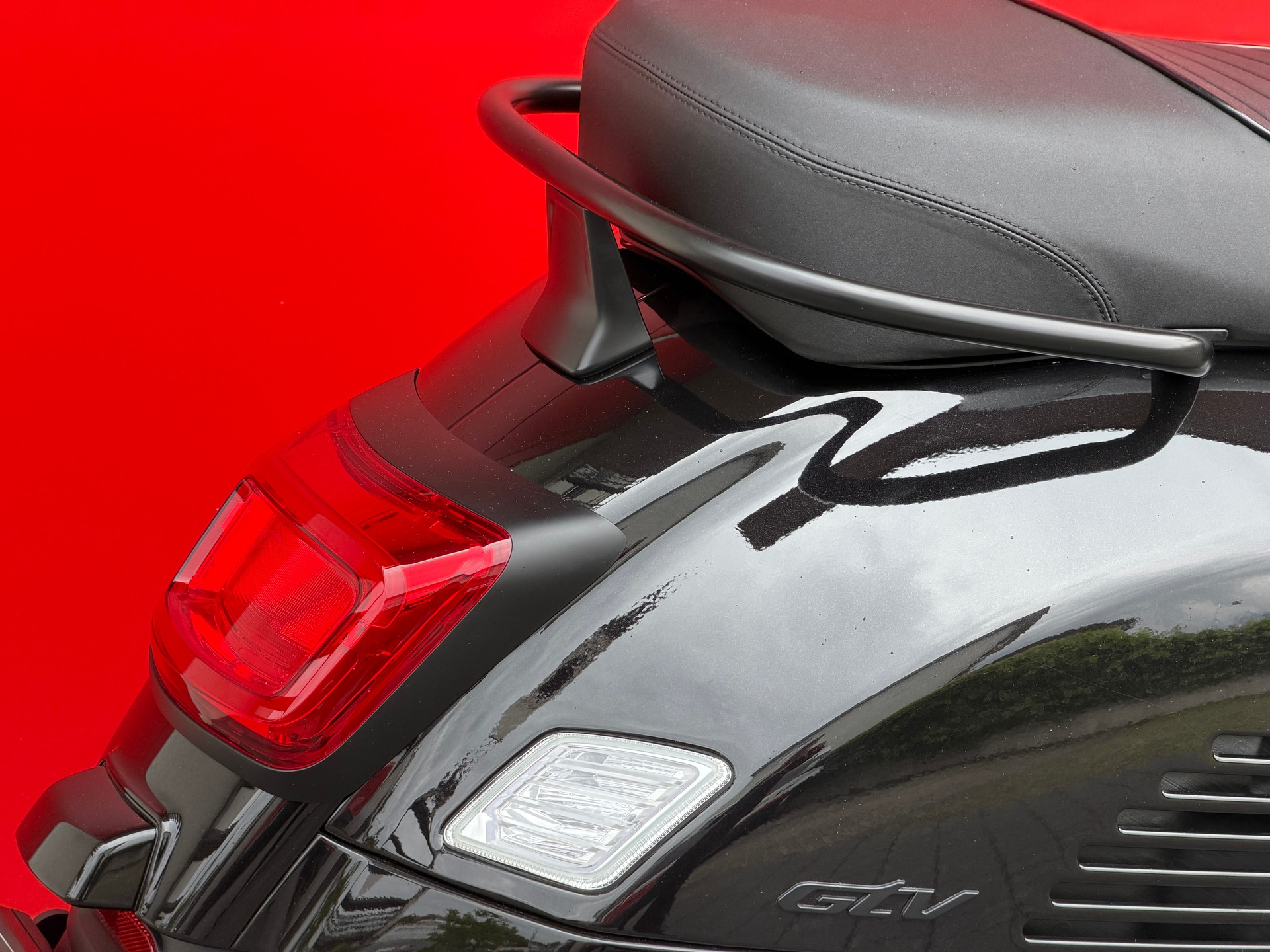 PIAGGIO Vespa GTV 300 ''Notte''-image-8