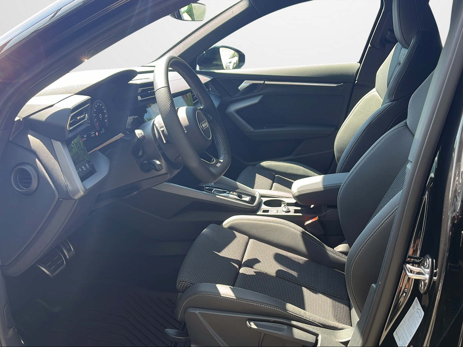 AUDI A3 Sportback 35 TFSI S line Attraction S-tronic-image-5
